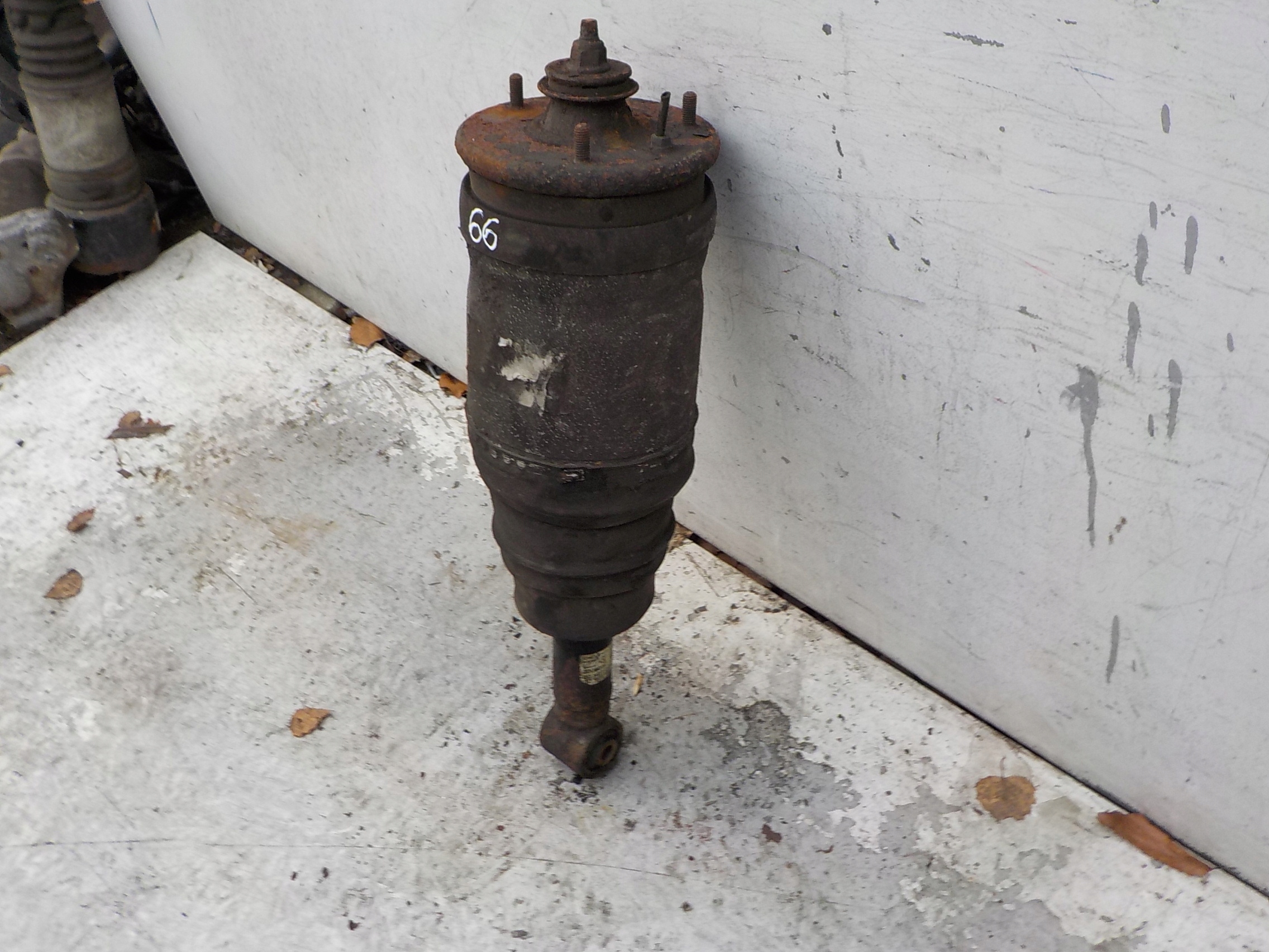 66 RANGE ROVER L320 MIECH shock absorber left rear part
