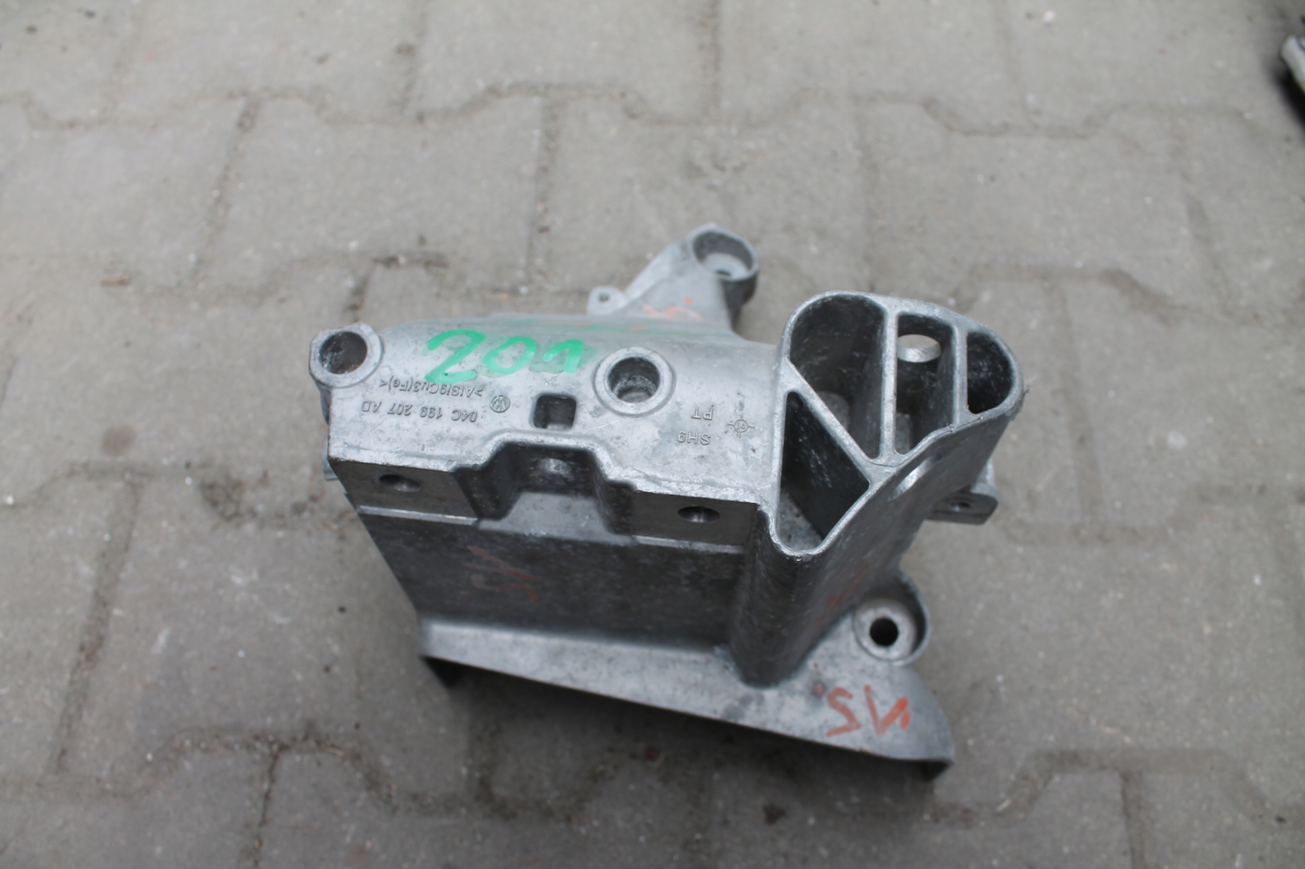 201. holder engine mount VW 04C199207