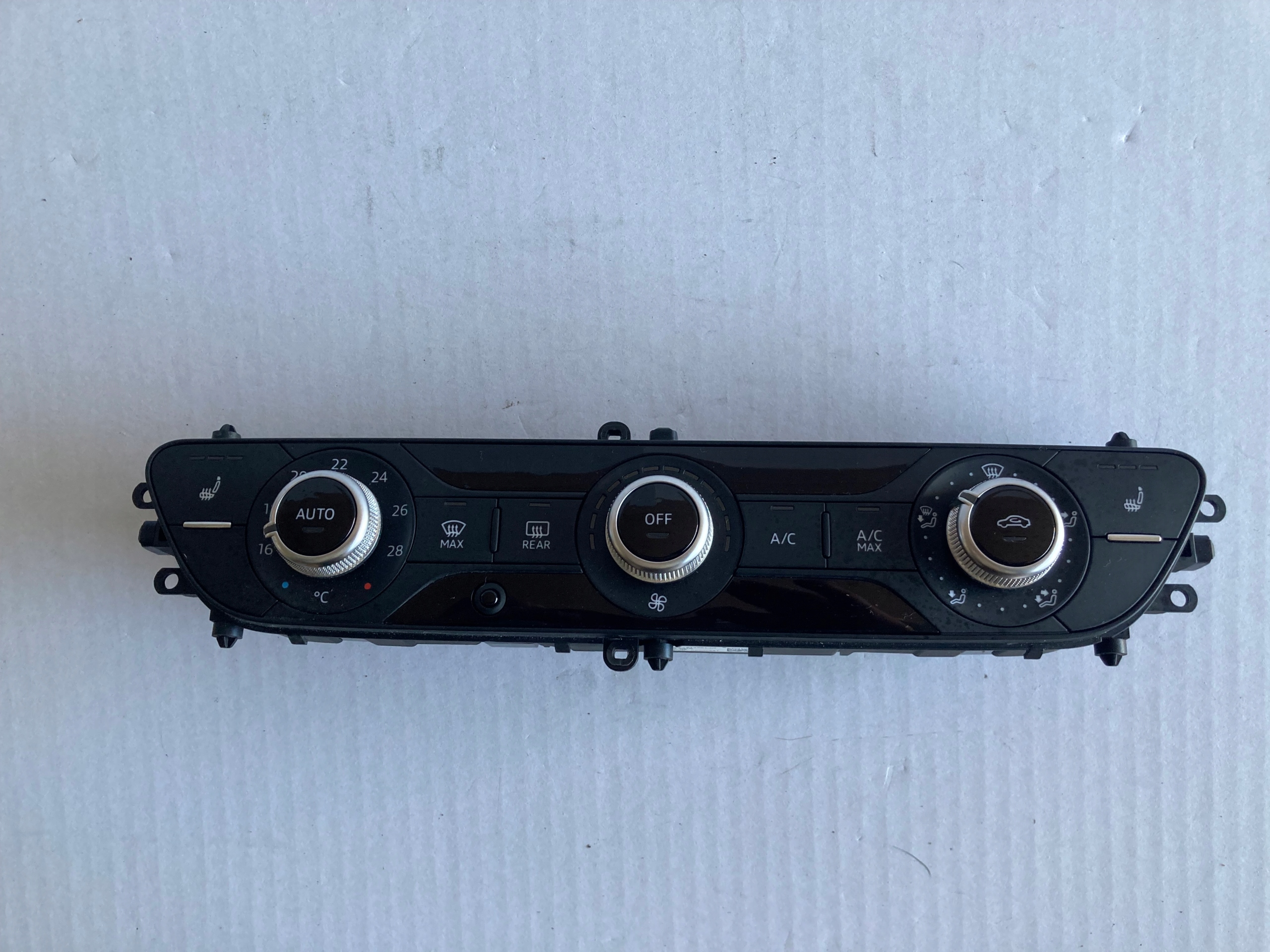 AUDI A4 A5 8W панель кондиціонера 8w0820043q