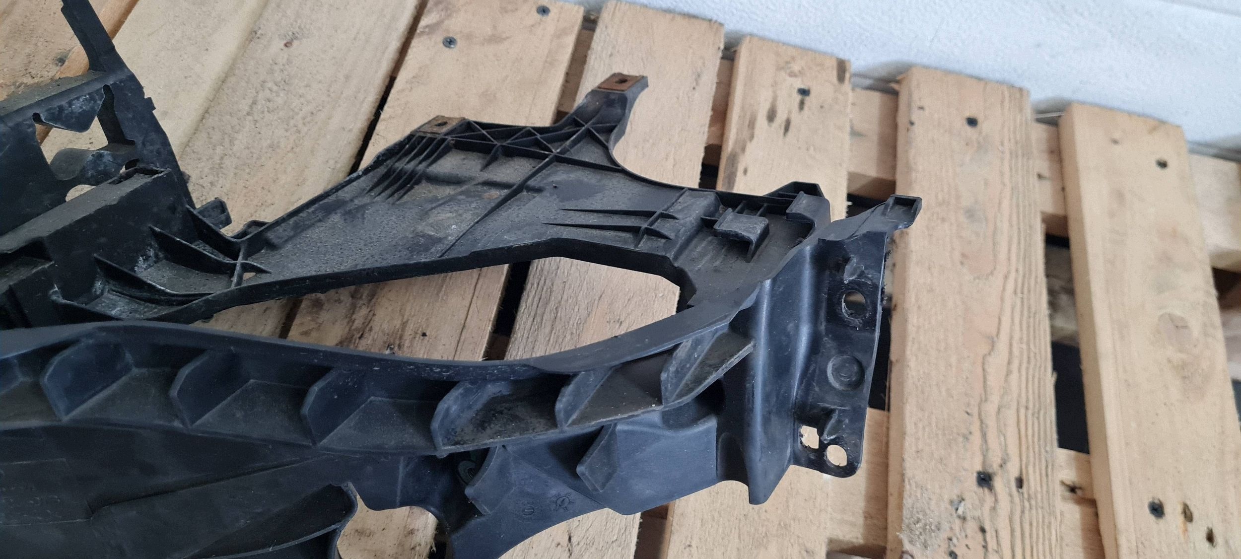 A5 8T S5 LIFT bracket holder support lights left front 8T0805607B