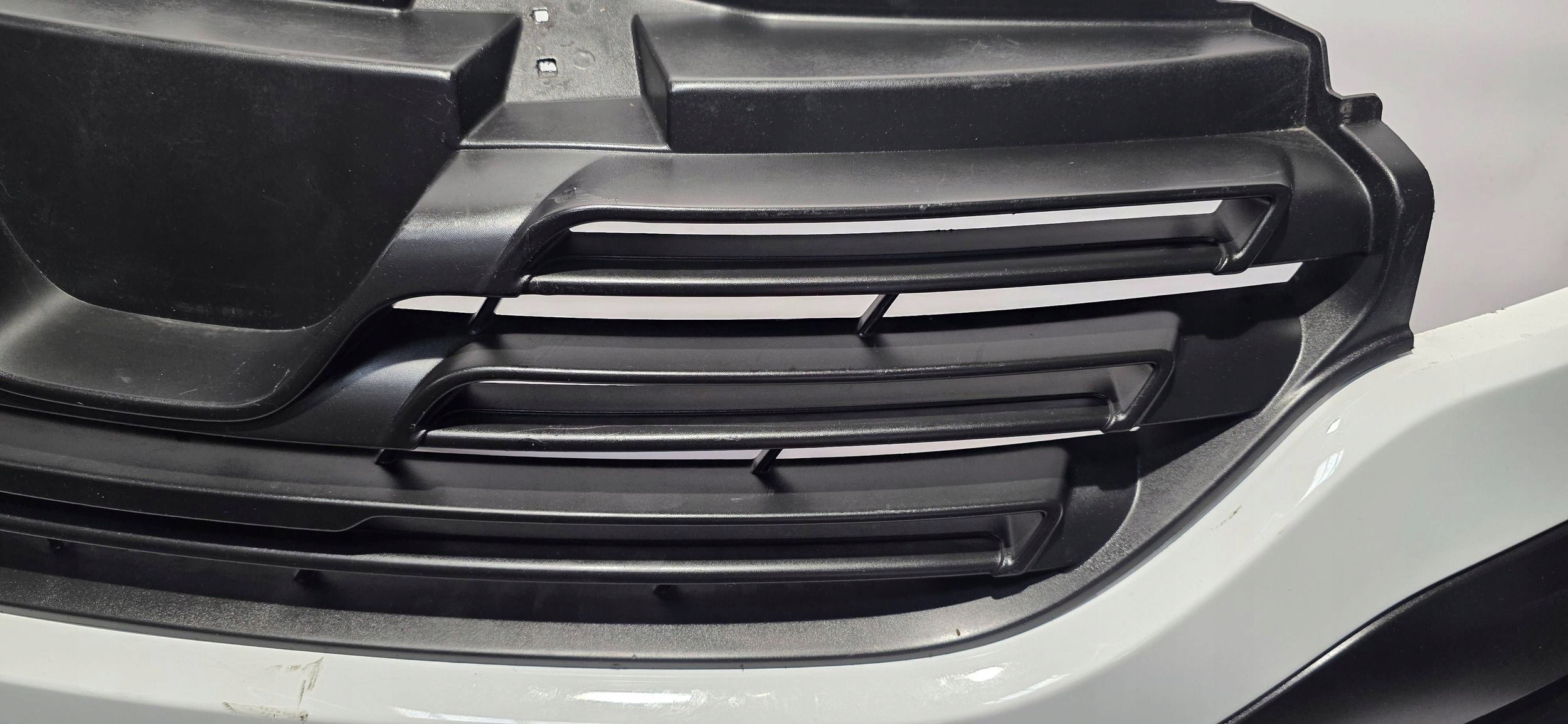 front bumper grille RENAULT TRAFIC III 14- original 620223380R