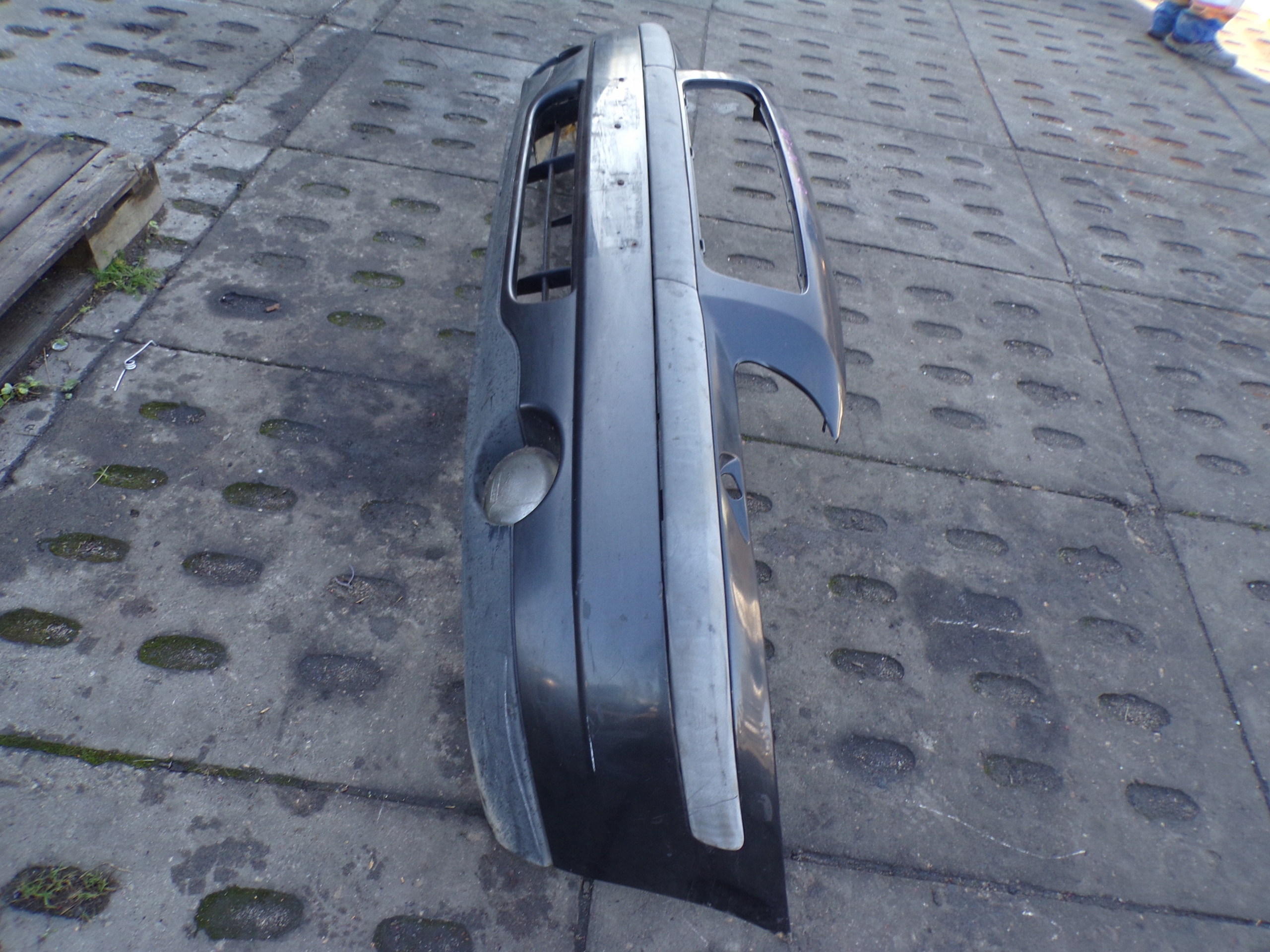 front bumper front VOLVO S60 1 WERSJA below washers colour 427-26 (1)