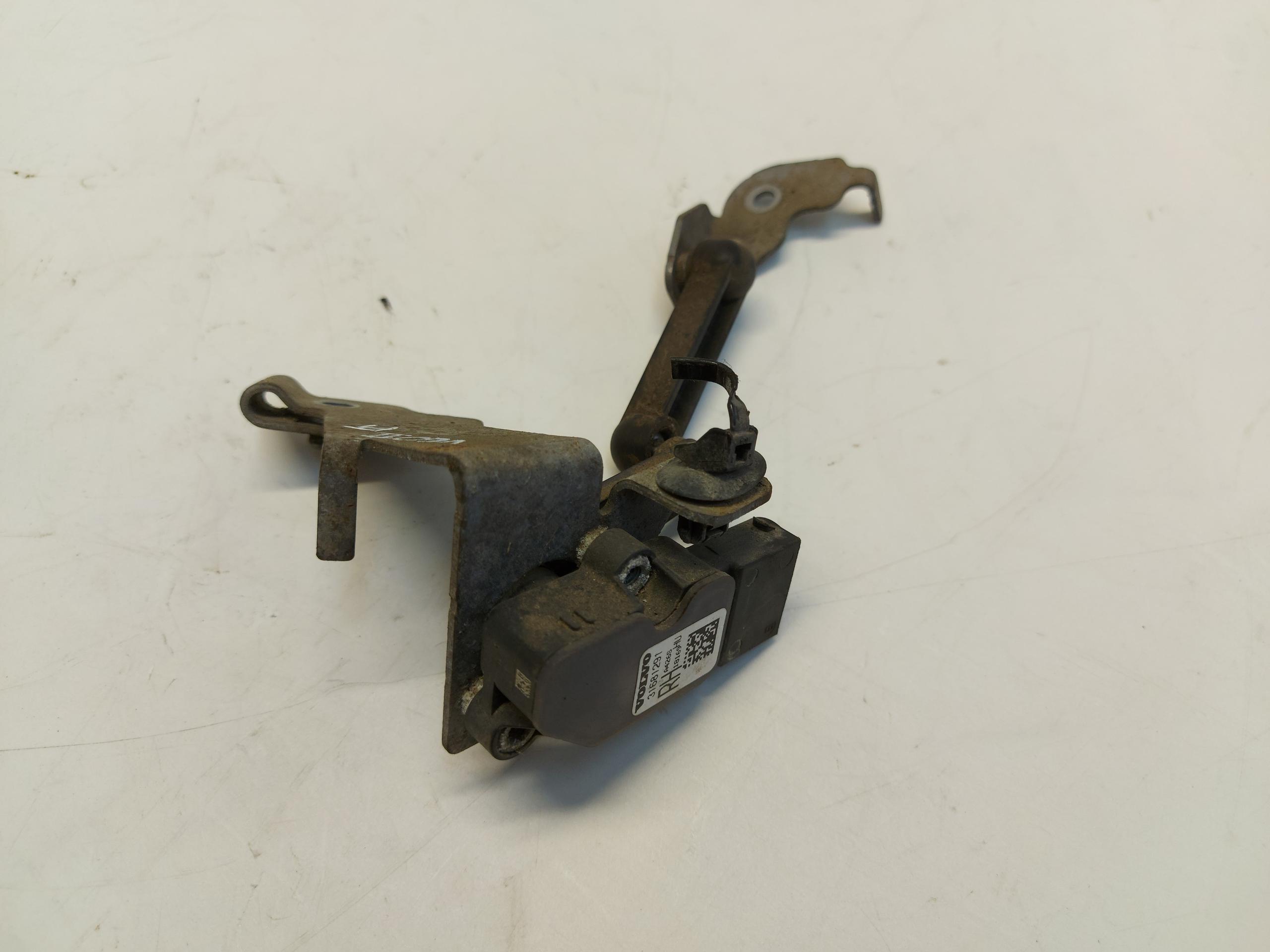 VOLVO V60 II Sensor POZIOMOWANIA Leuchten