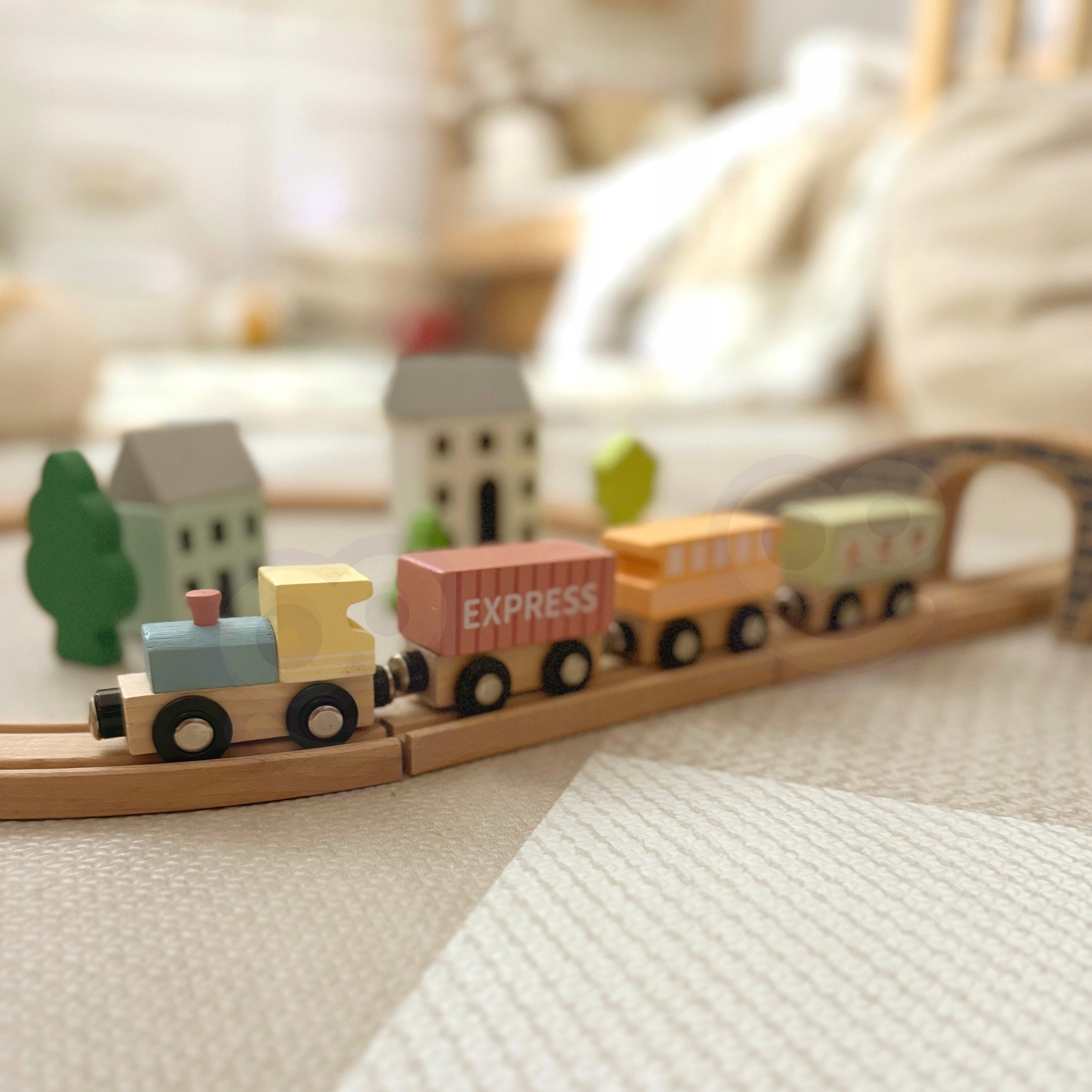 POCIĄG DREWNIANY WAGONIKI POJAZDY NA MAGNES CIUCHCIA KOLEJKA TOOKY TOY Kod producenta TH647N