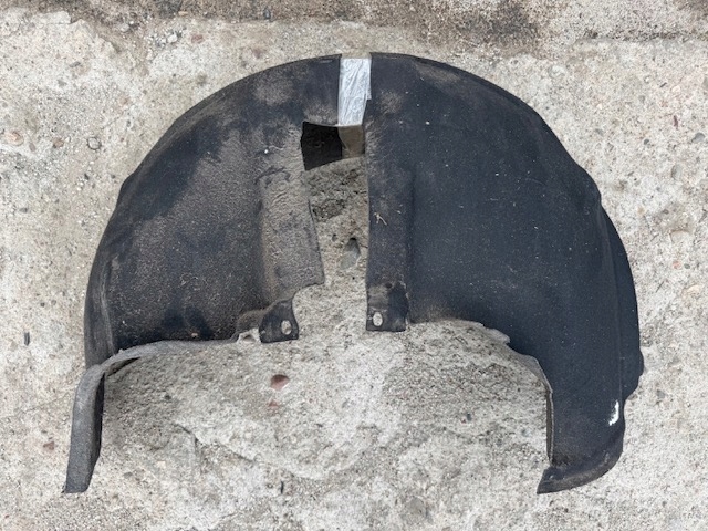 AUDI Q5 8R mudguard side left rear. left rear part