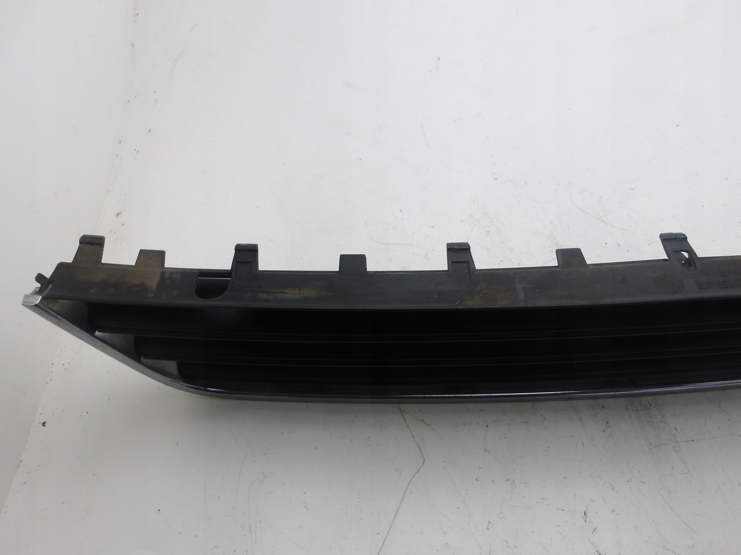 VW PASSAT B6 05-10 grid of a bumper front front CHROM 3C0853677