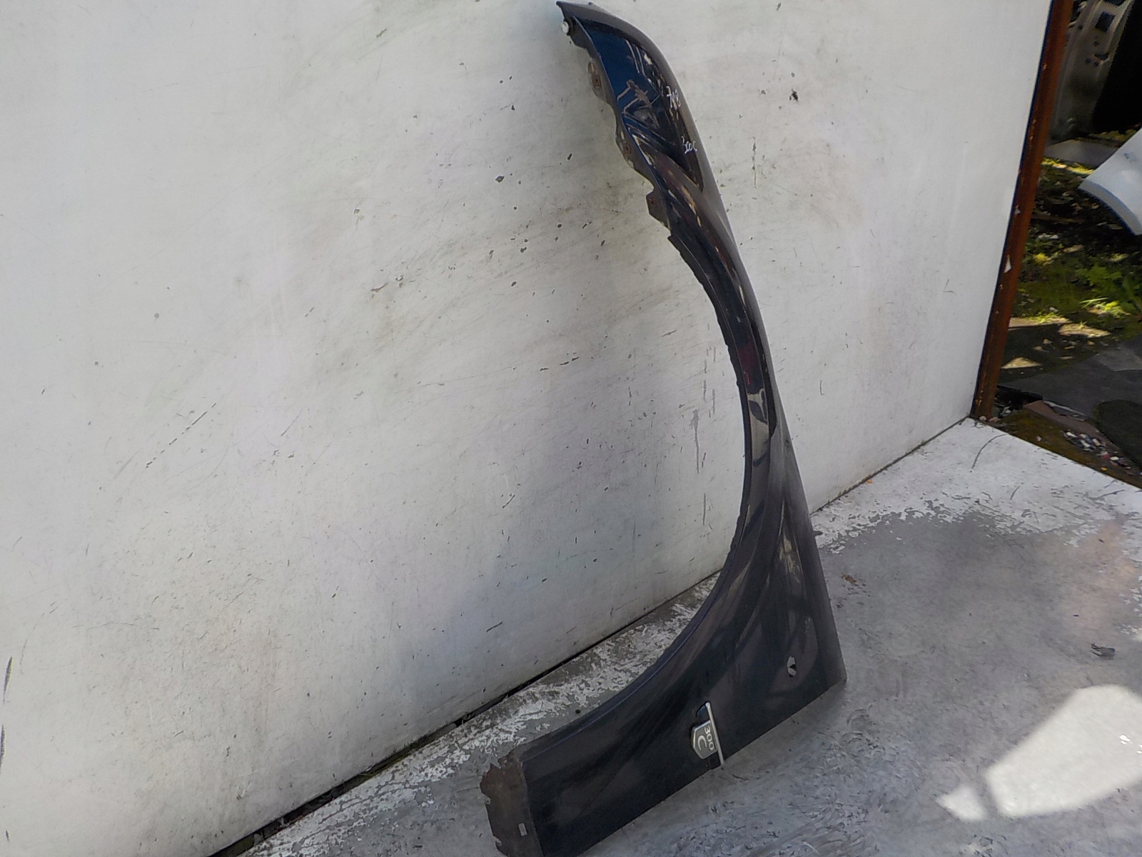 718 CHRYSLER 300 C fender left front front 718