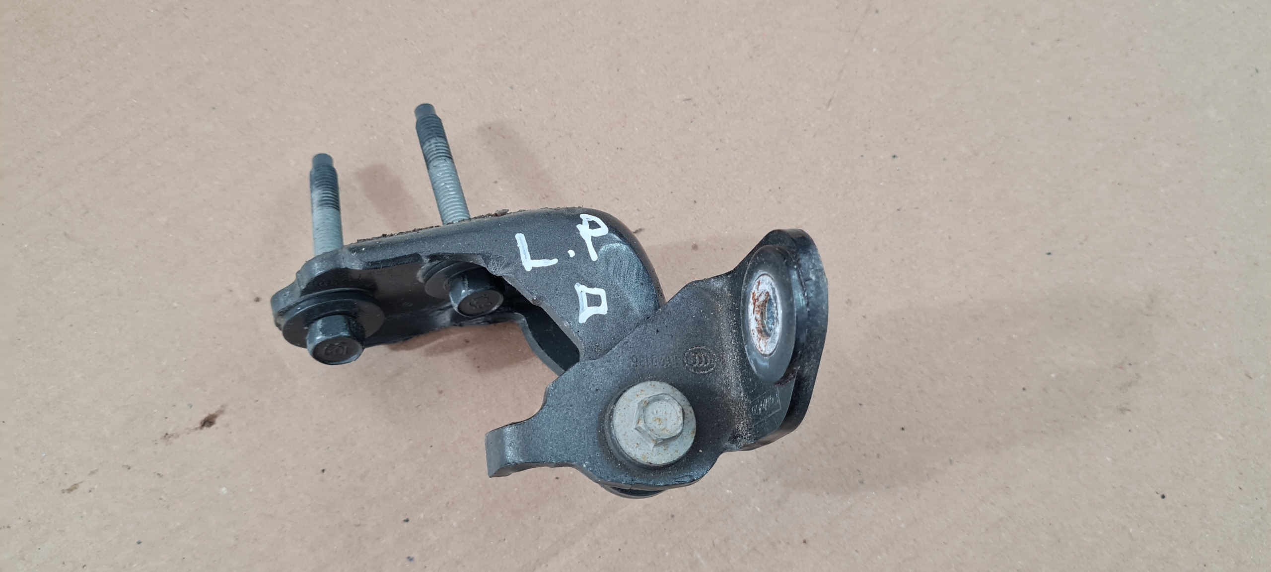 MUSTANG VI LIFT GT hinge door left front lower J7