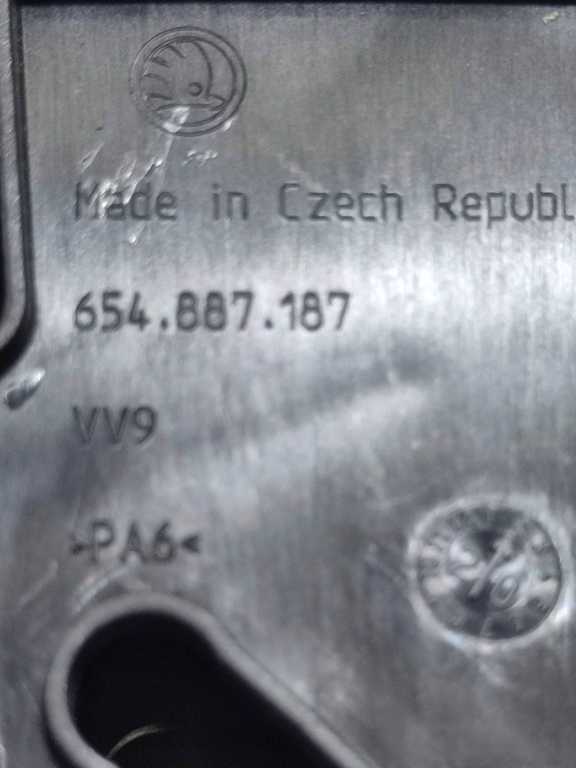 Skoda Scala 2020 cover / spoiler ISOFIX