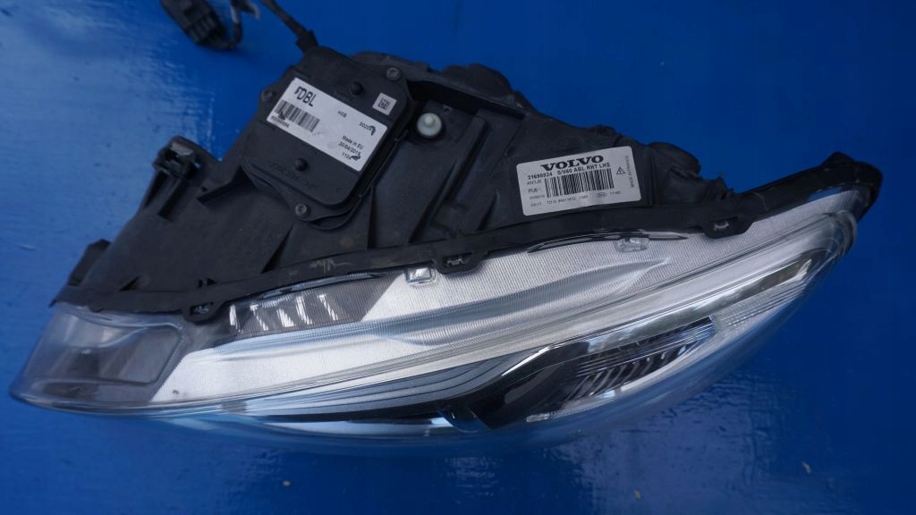 VOLVO S60 V60 LIFT - left light XENON