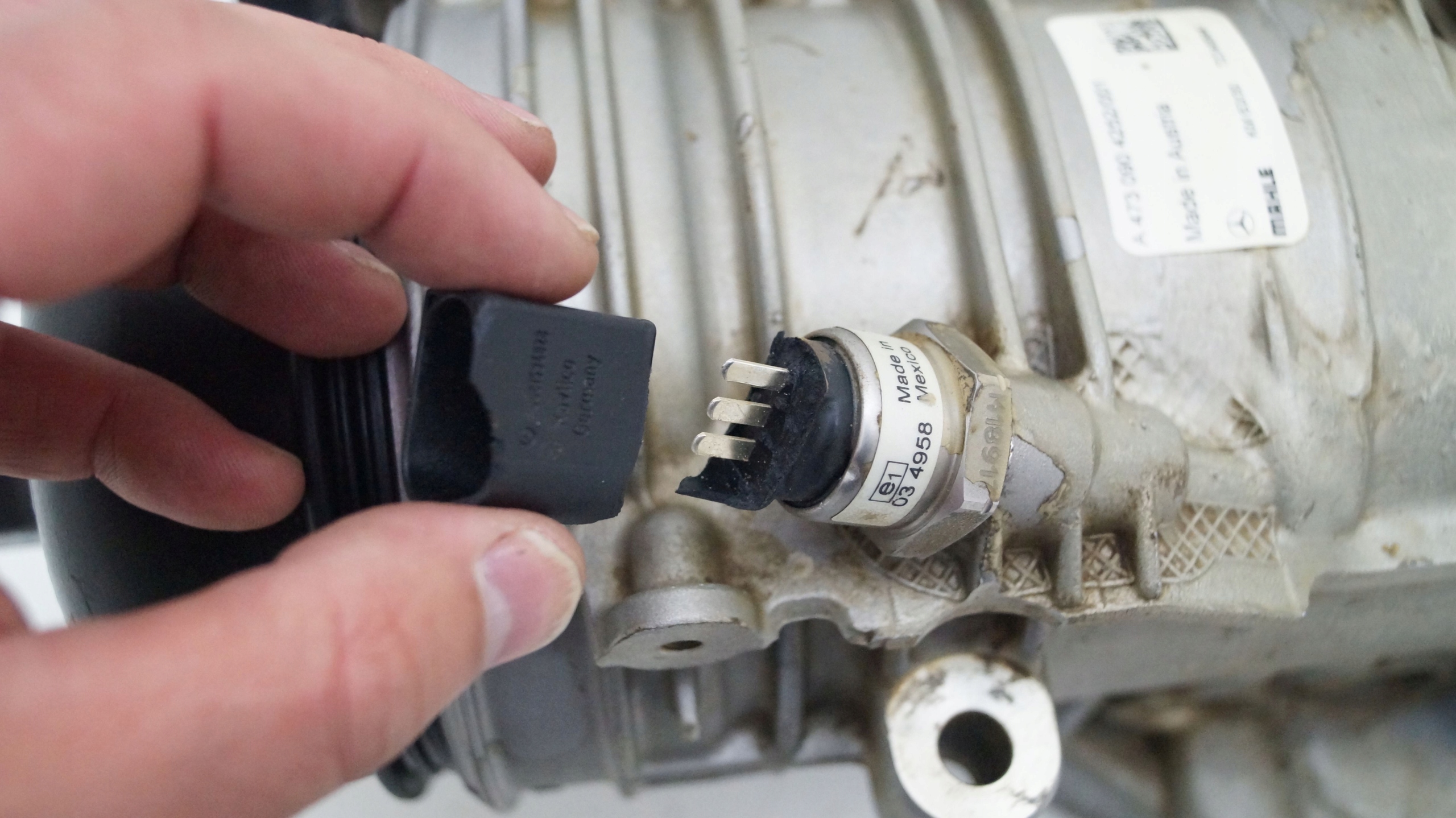 MERCEDES ACTROS MP4 473 OBUDOWA PODSTAWA FILTRA PALIWA Producent części Mercedes-Benz OE