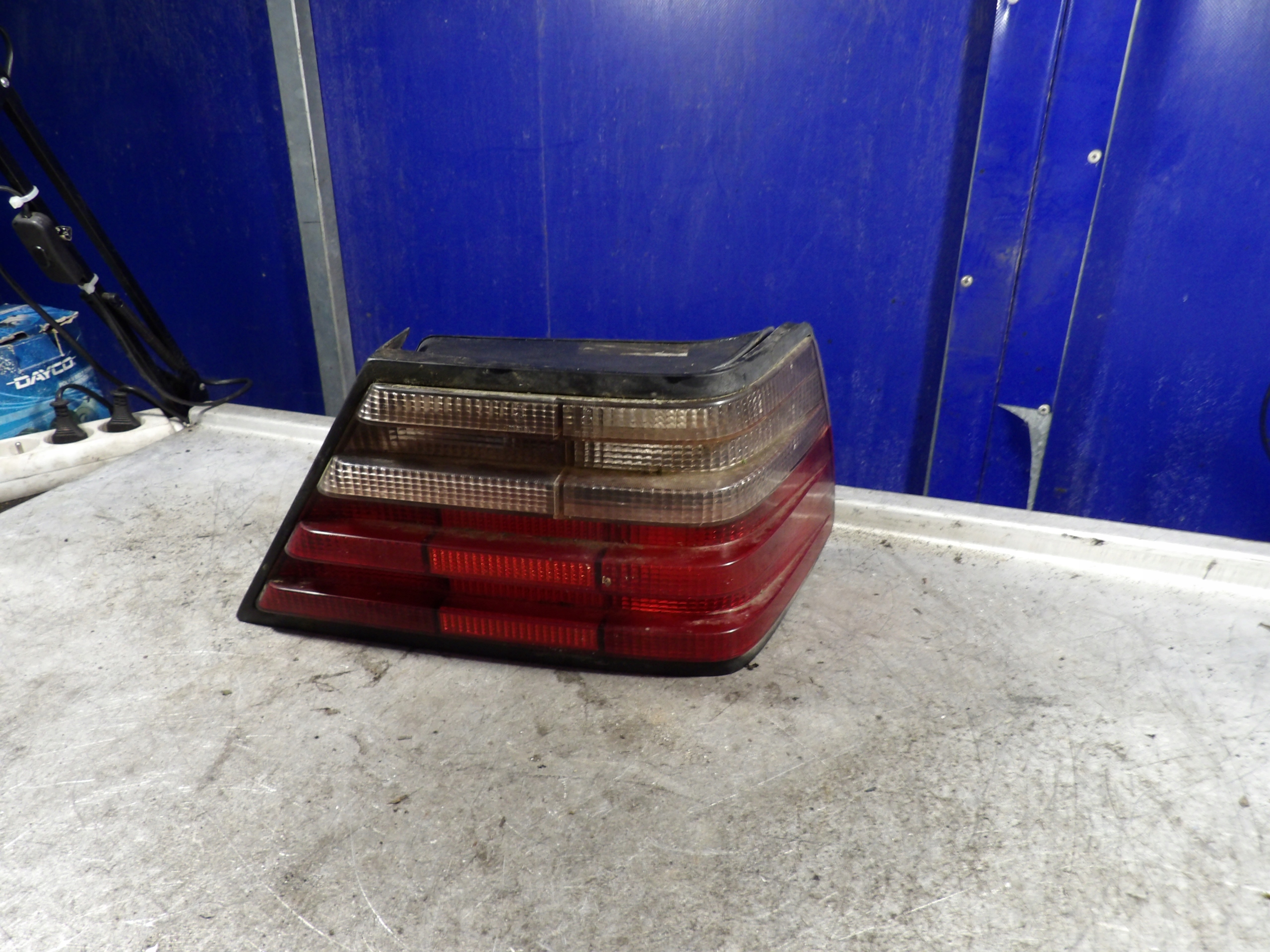 Mercedes 124 light rear right 2,2B 008794