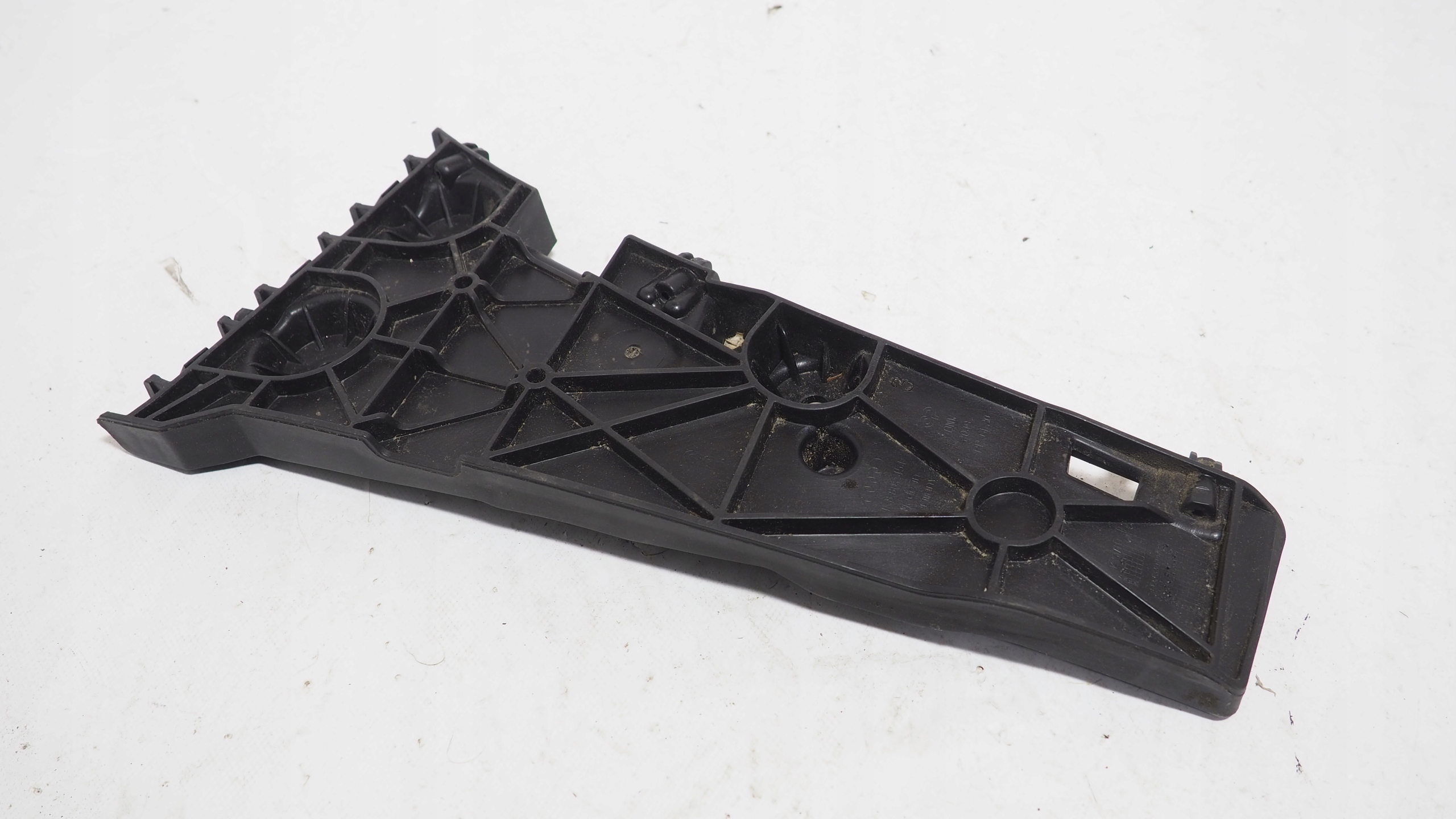 Audi A7 C8 4K8 bumper bracket right rear part 4K8807454