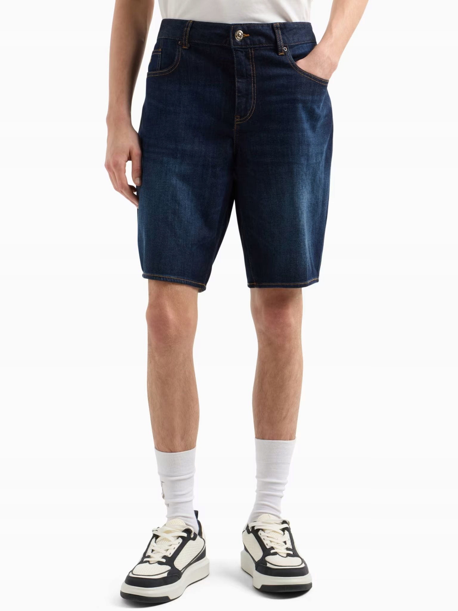 Kraťasy kraťasy Armani Exchange XM000073 AF13089 tmavě modrá Pants: 34