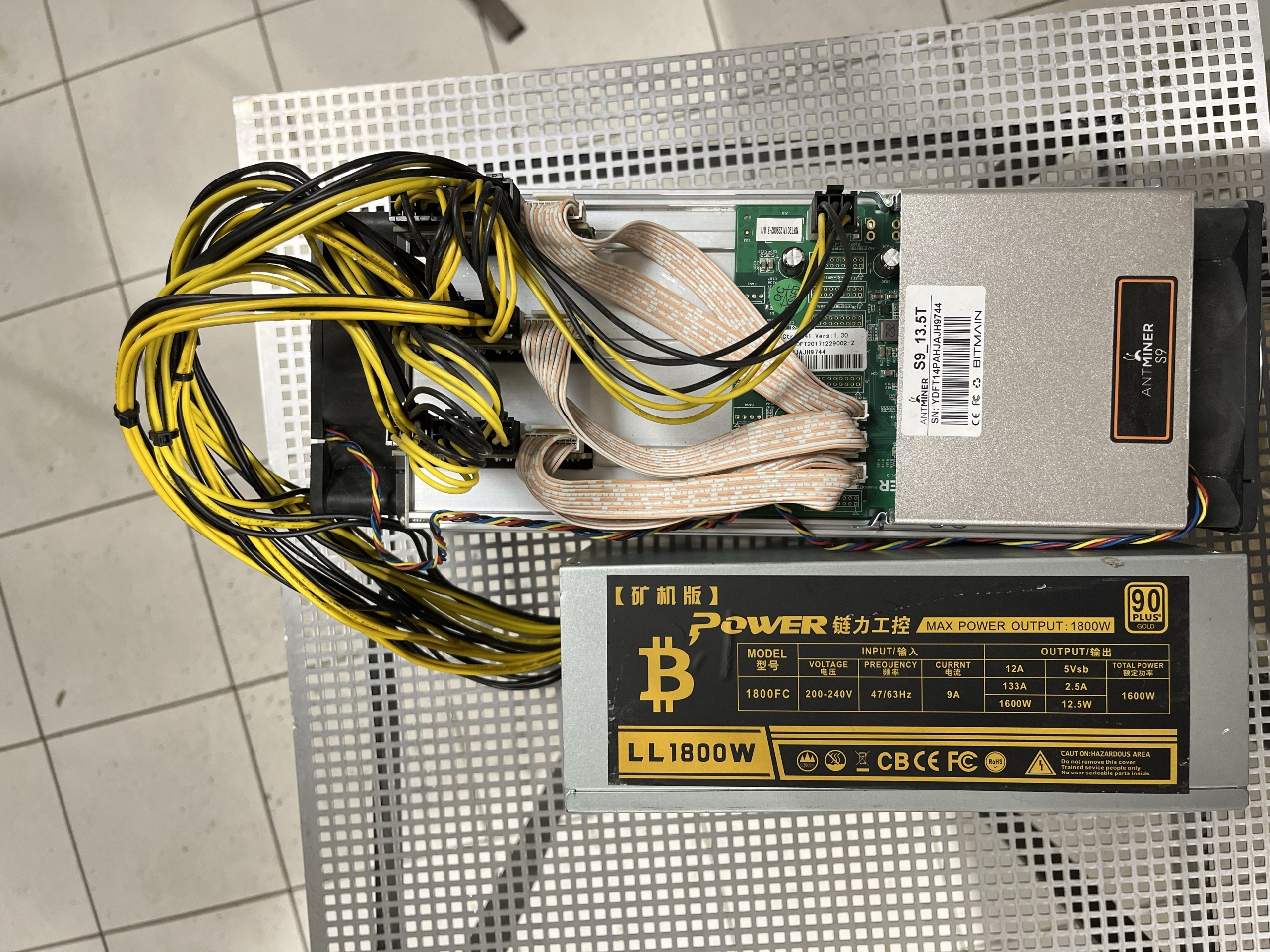 Koparka kryptowalut 1 x Antminer S9