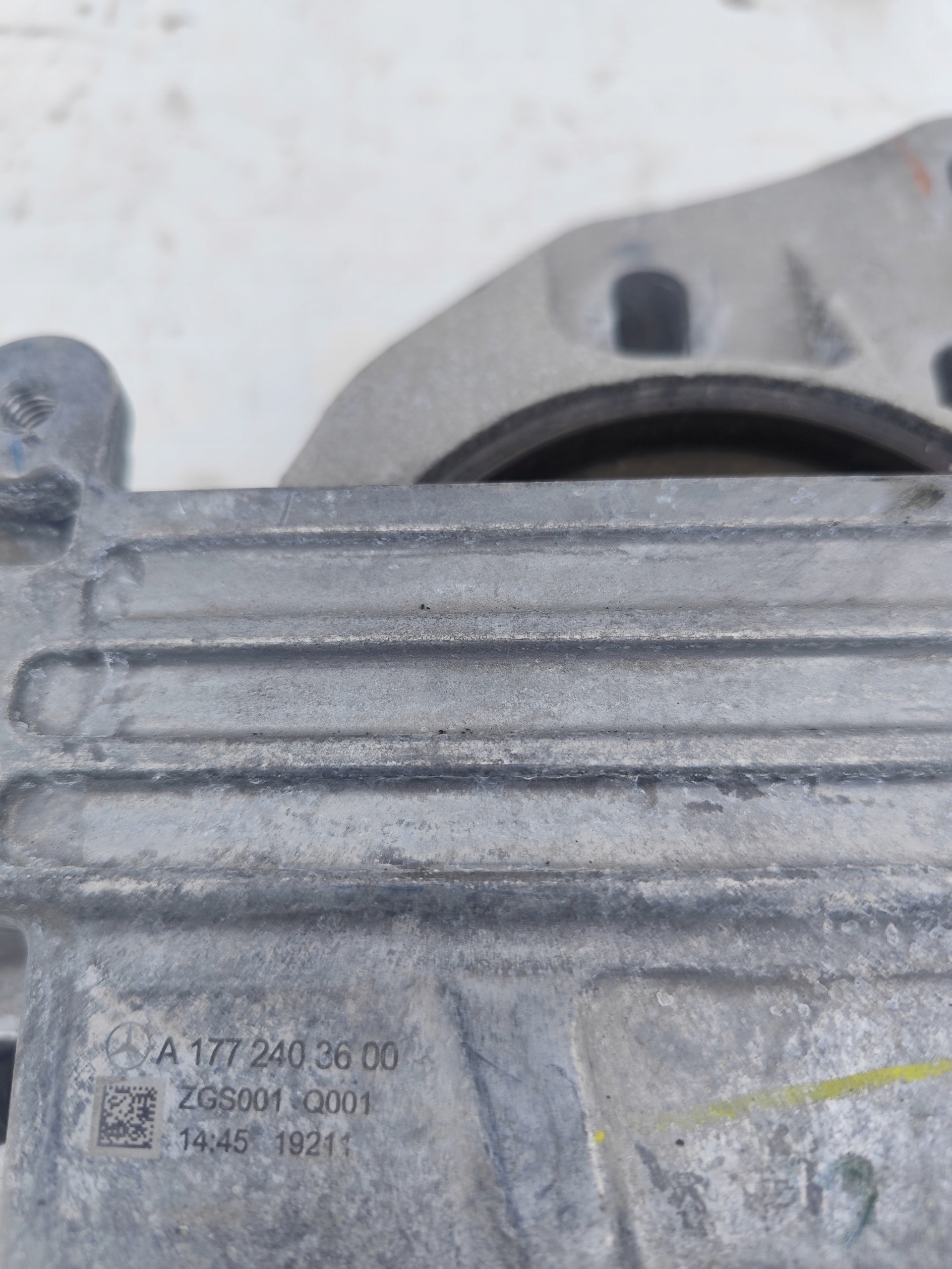MERCEDES GLB 247 holder gearbox mounting