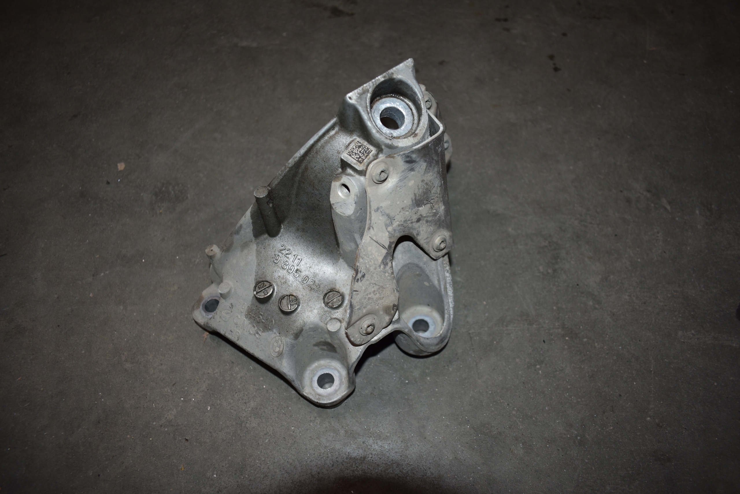 IDEALNA holder right engine mount BMW G07 G09 G20 1