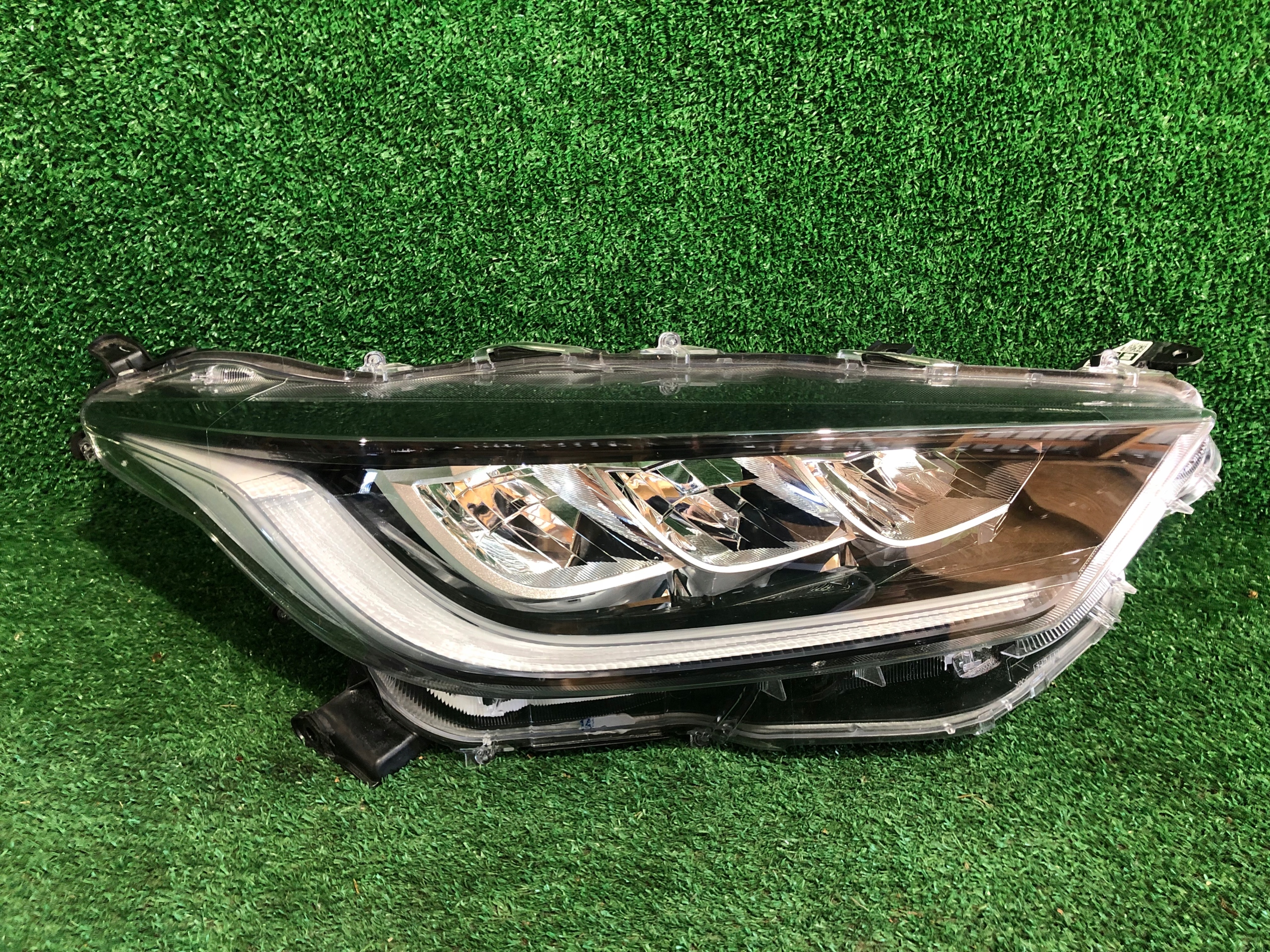 REFLEKTOR right TOYOTA YARIS IV FULL LED