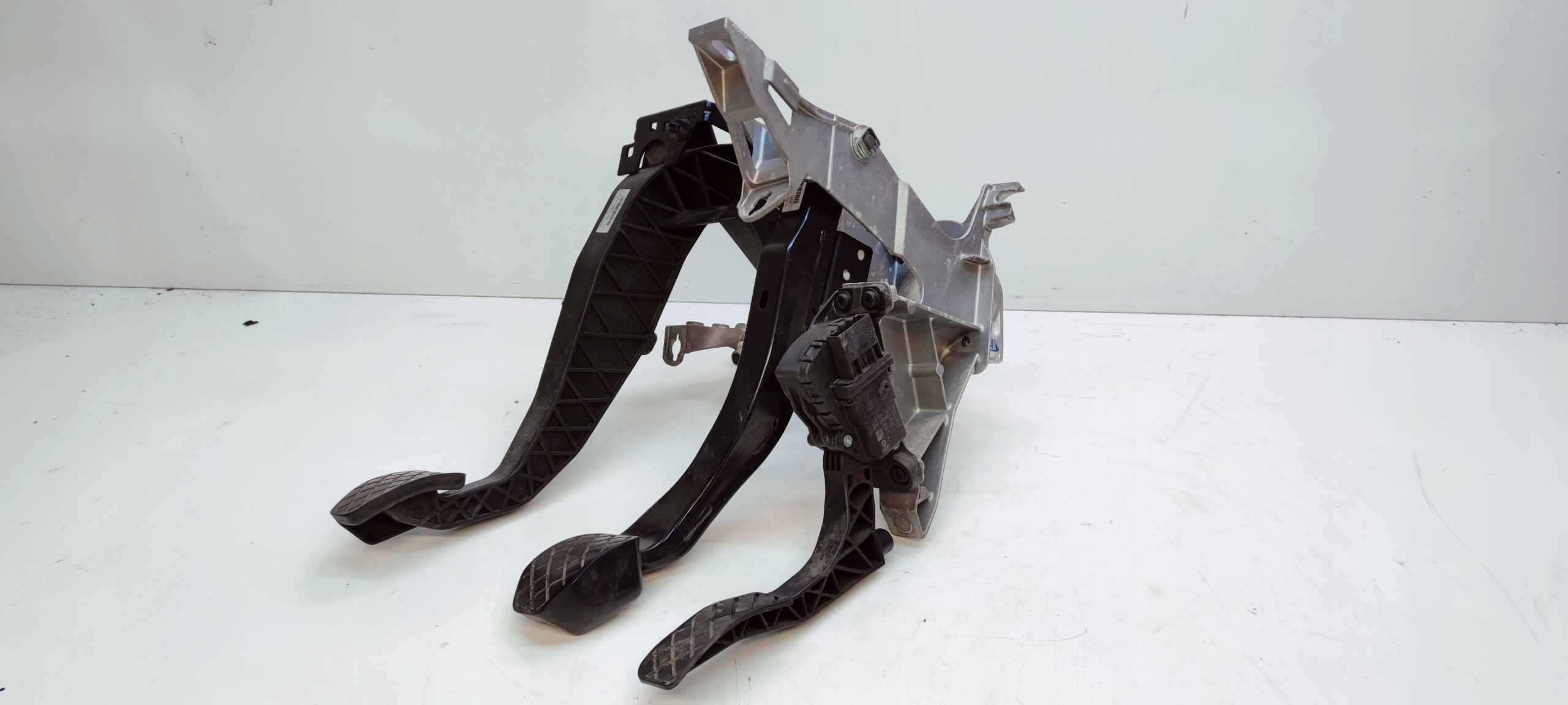 Педали диффузор Audi A6 C6 механика 4F1721117D