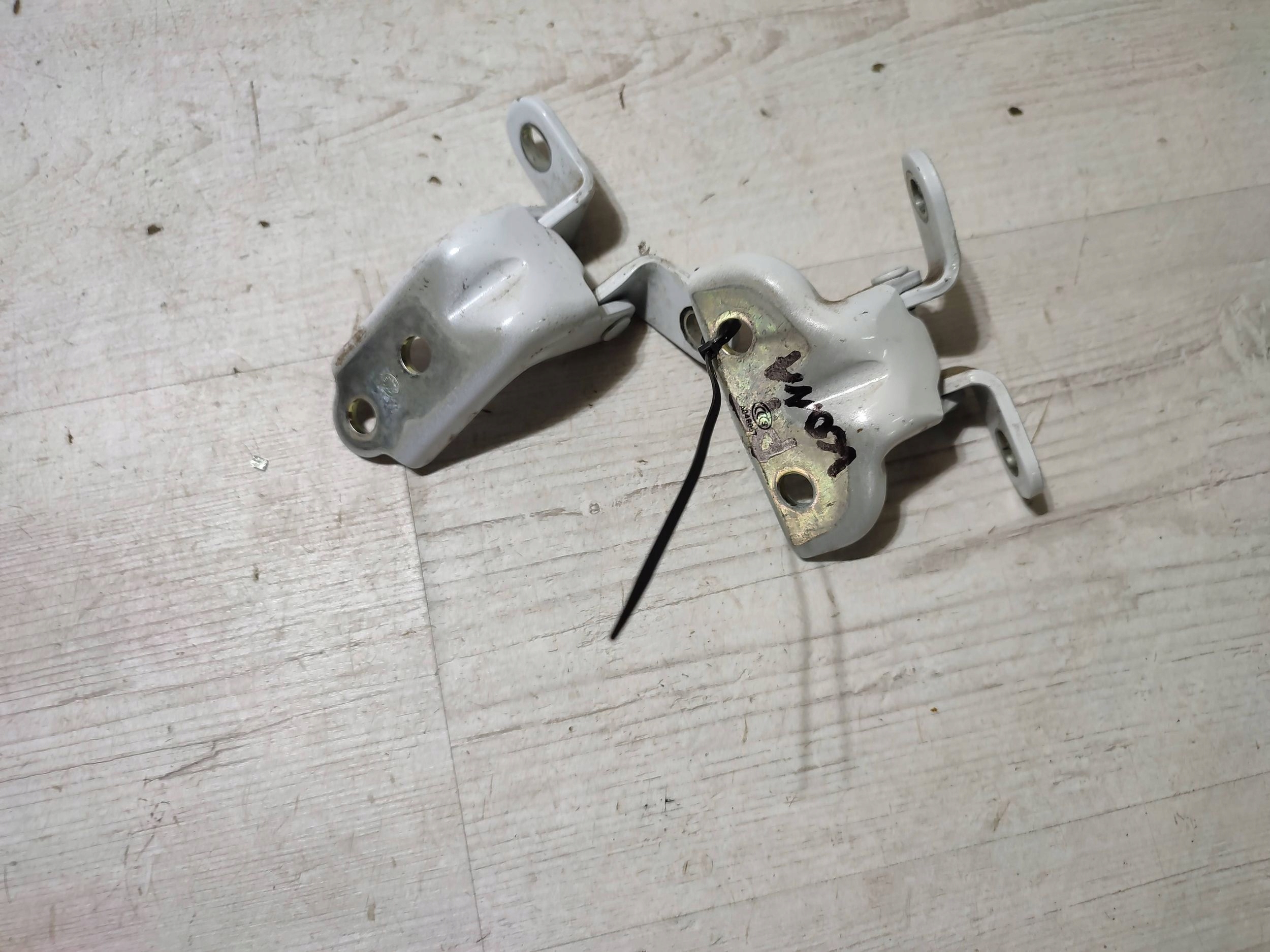 Hyundai Kona and 2018 rear part side right hinges hinge