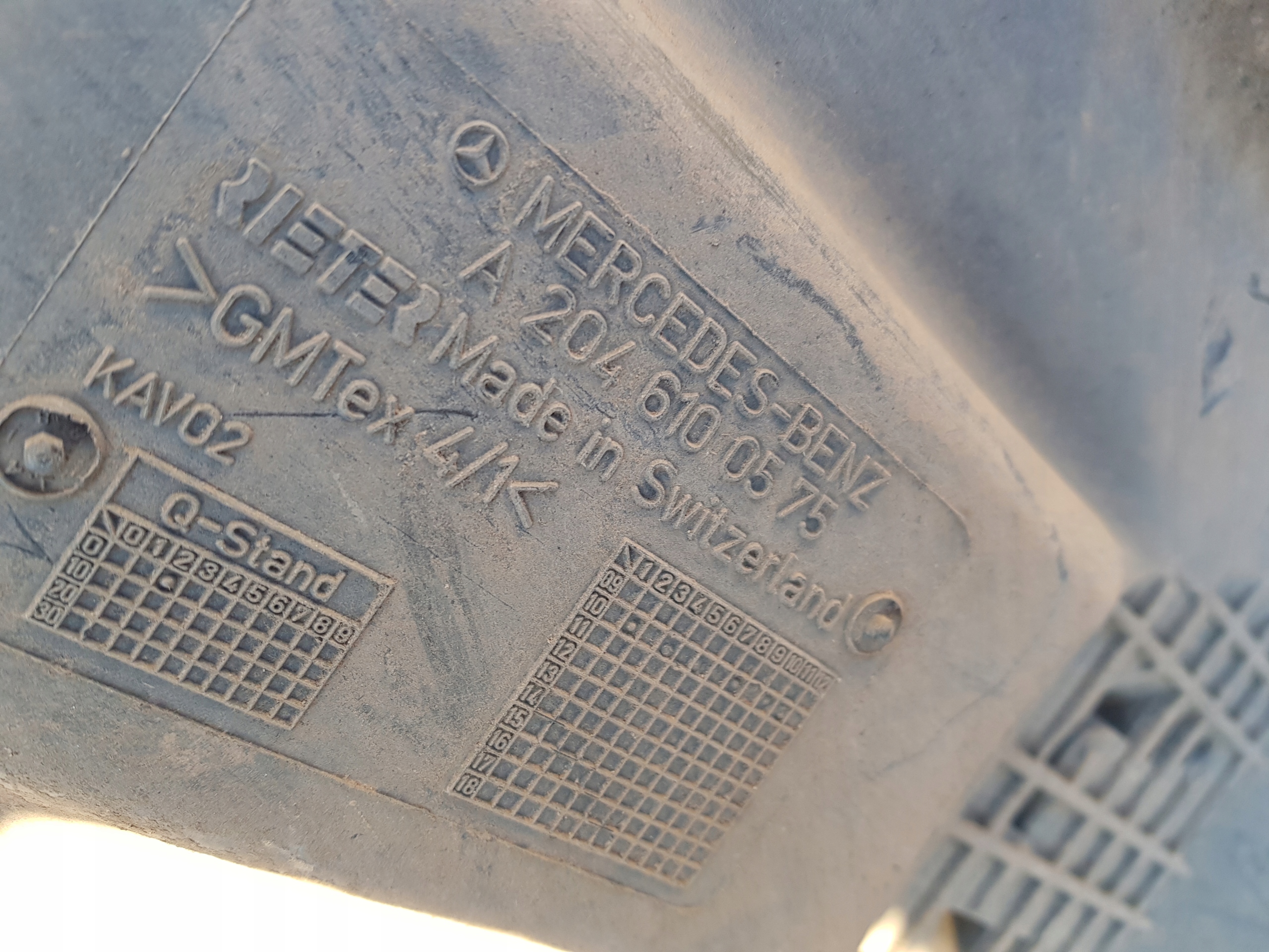 MERCEDES W207 W204 sump floor boot 2046100575