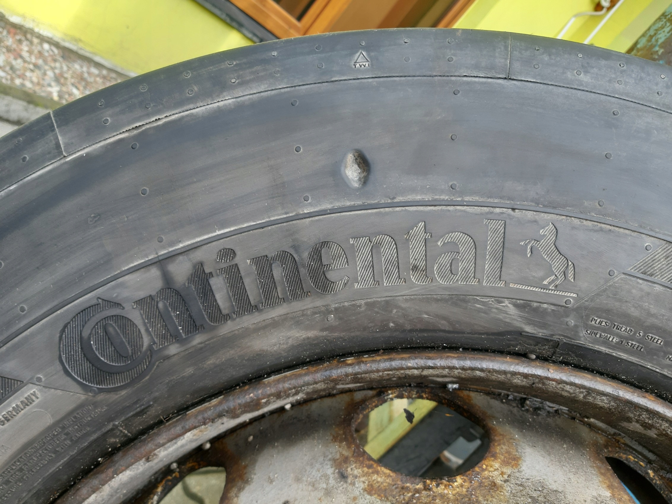 tyres discs wheels CIEZAROWE 275/70 R22.5 152/148J CONTINENTAL
