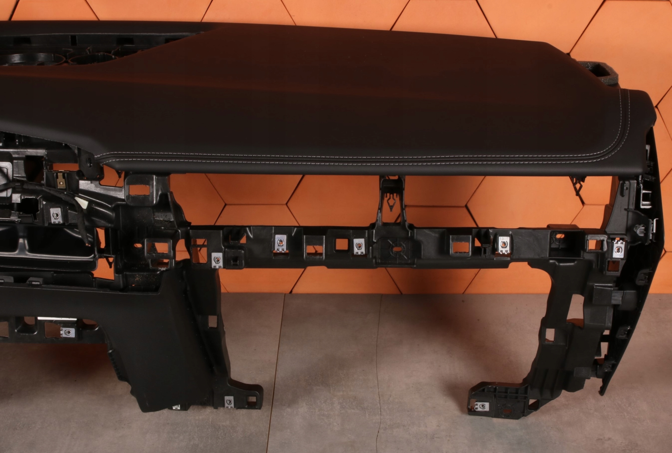 BMW X1 U11 originál dashboard instrument panel console SENSATEC black HEAD UP HUD