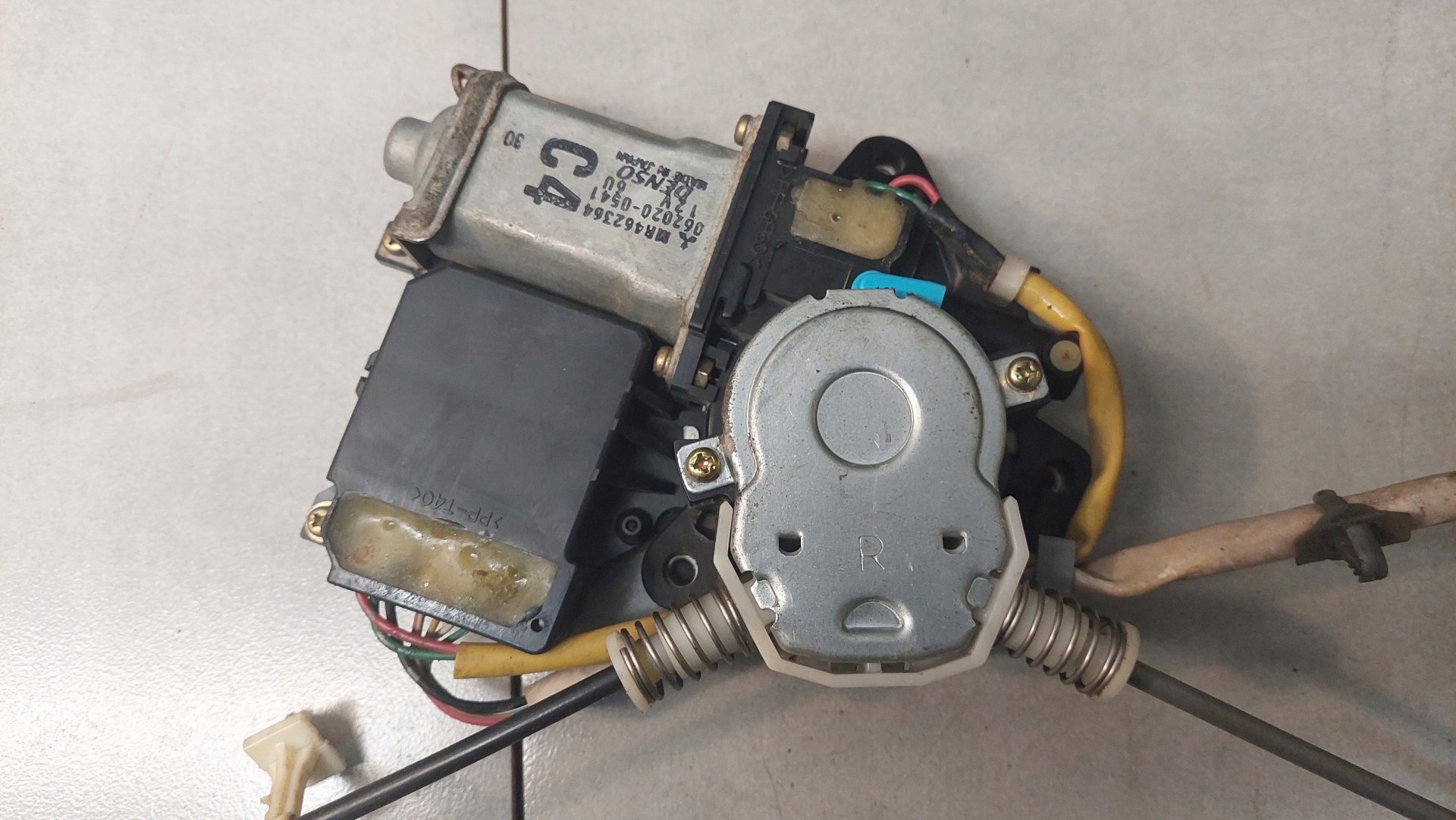 window regulator right rear part SPACE WAGON III 2.4 GDI