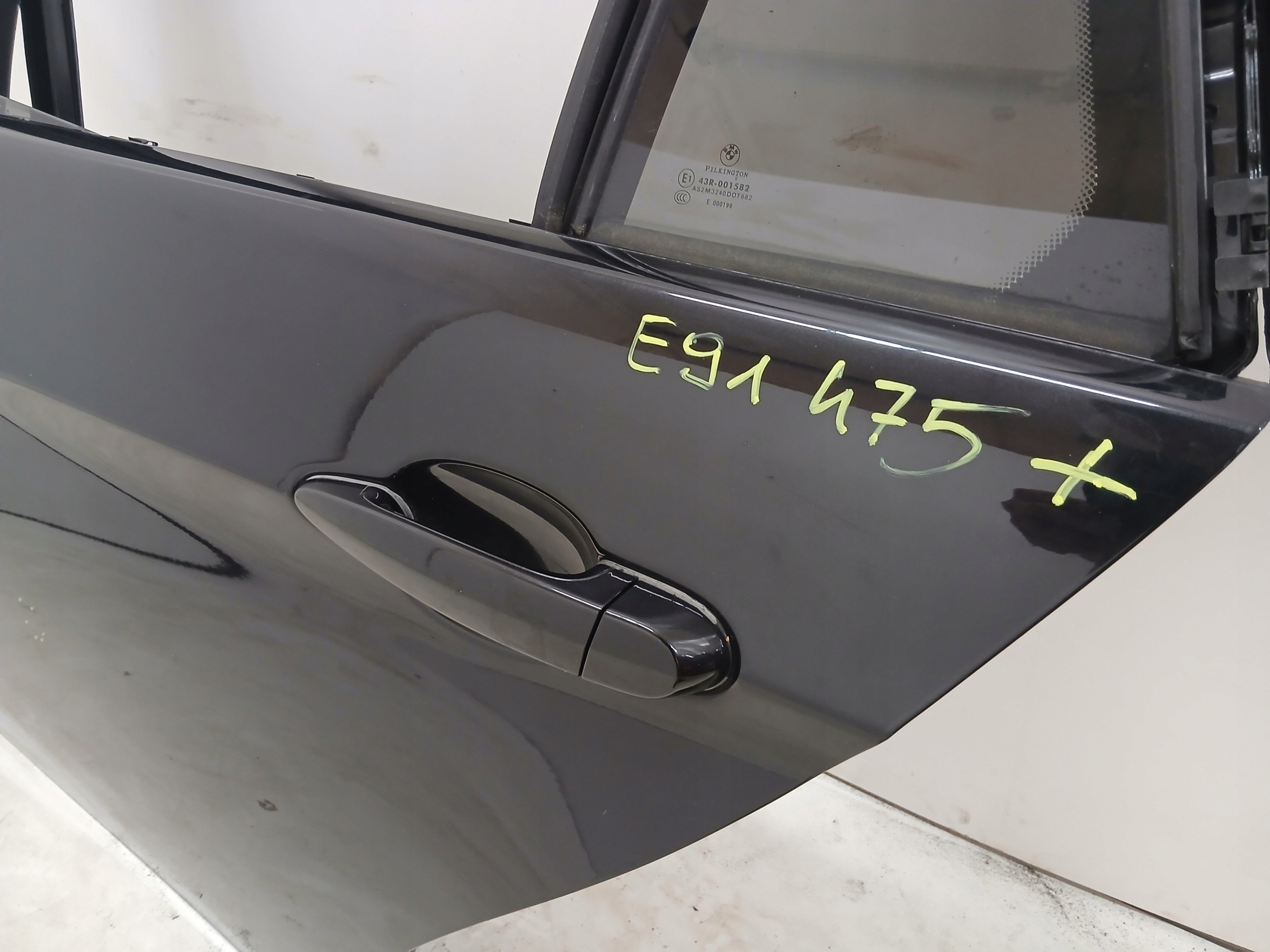 door left rear. BMW E91 475 BLACK SAPPHIRE BAV