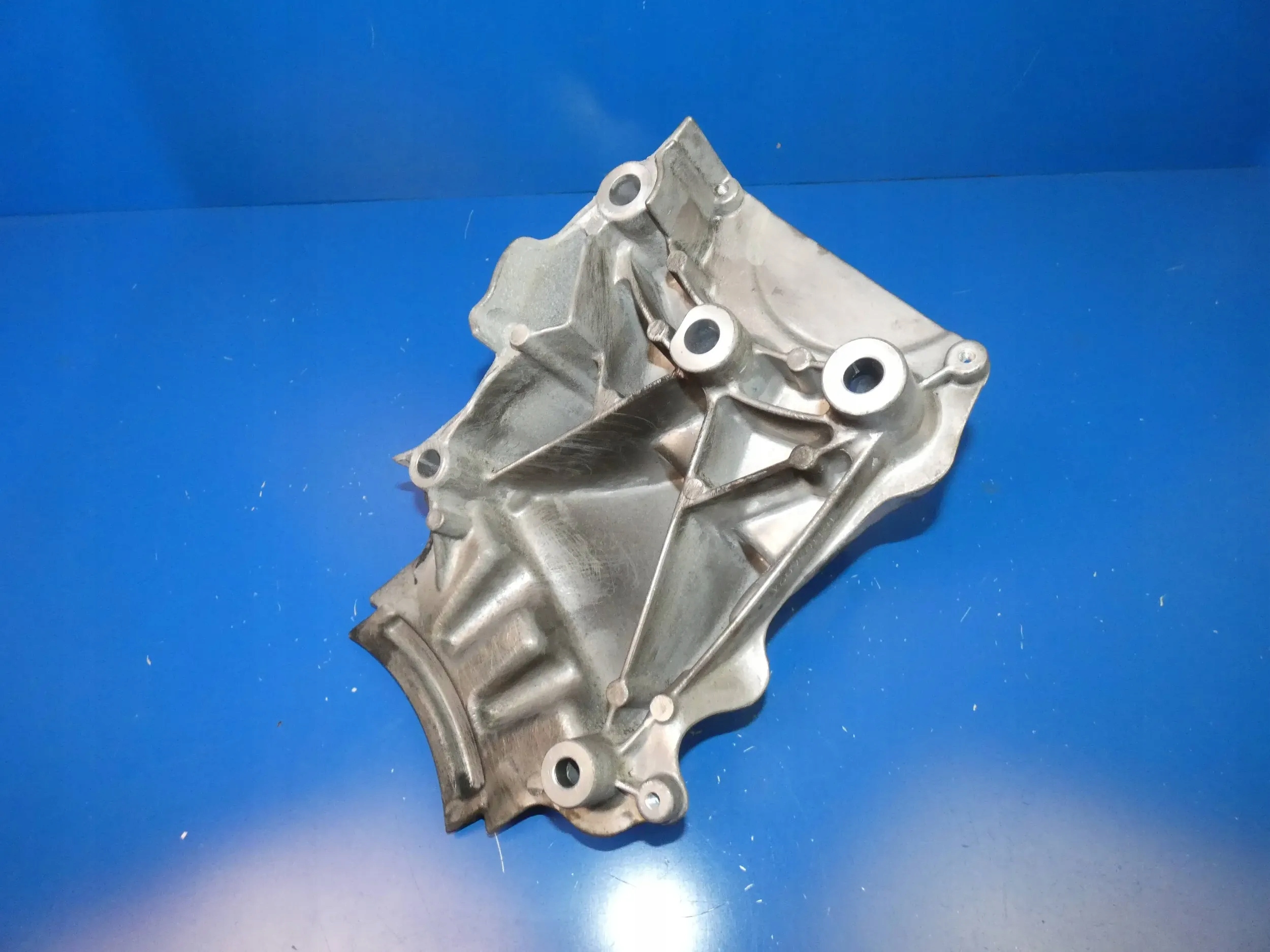 VOLVO XC40 1.5 T3 TURBO engine mount holder console bracket