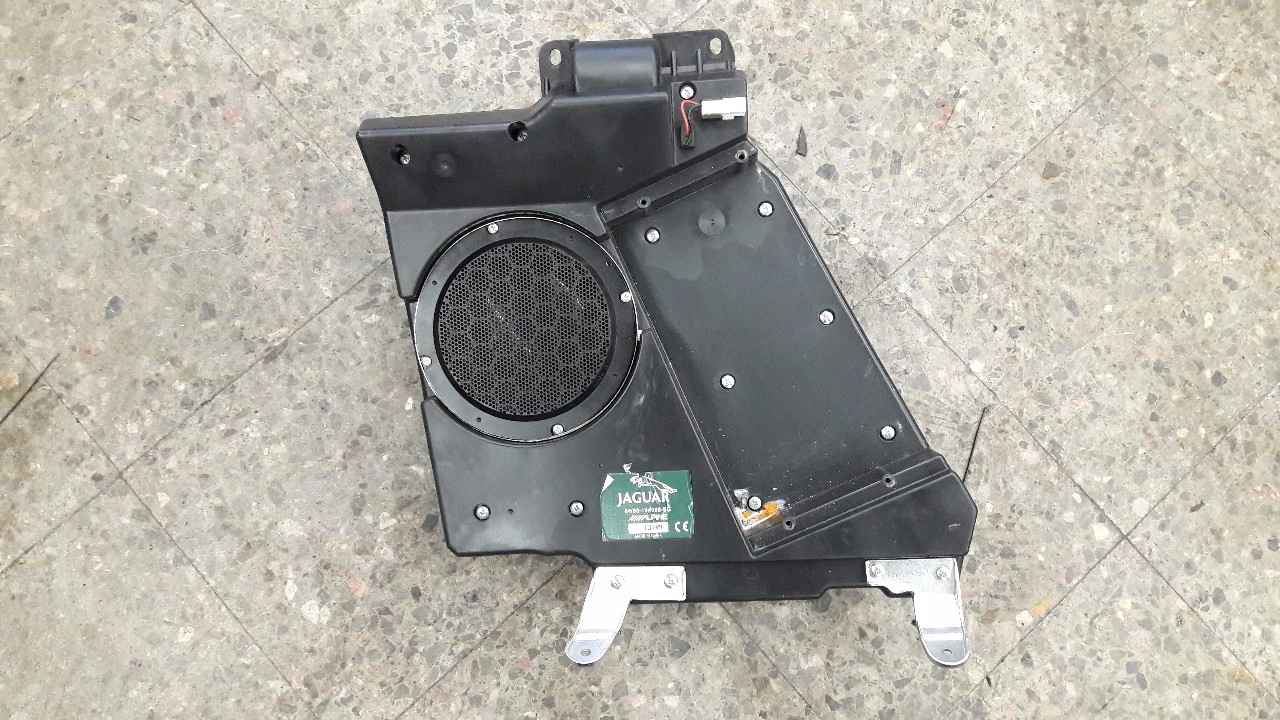 6W83-19A068-BG Subwoofer Jaguar XK X150