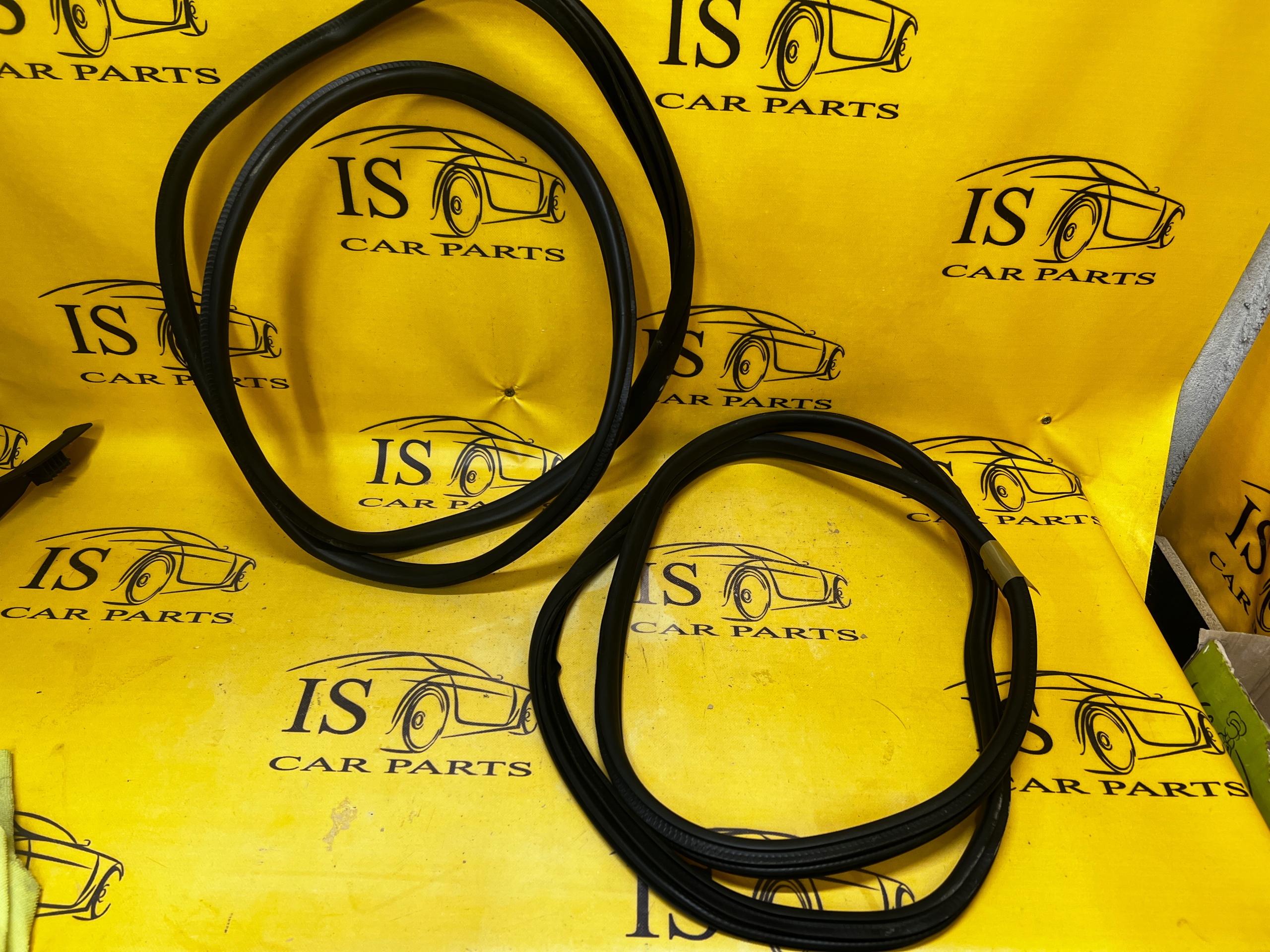 УЩІЛЬНЮВАЧ КУЗОВА НІШІ ДВЕРІ ЗАД. BMW 1 F40