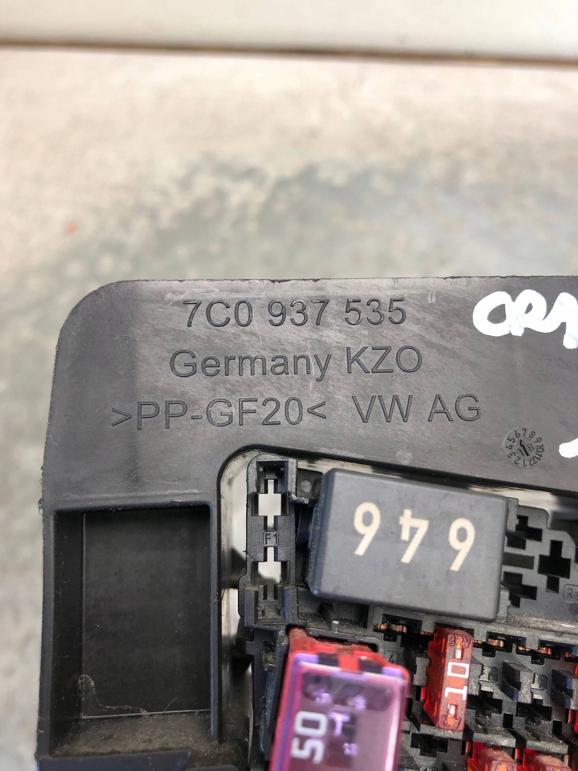 Kasten der Sicherungen VW CRAFTER II 7C0937535