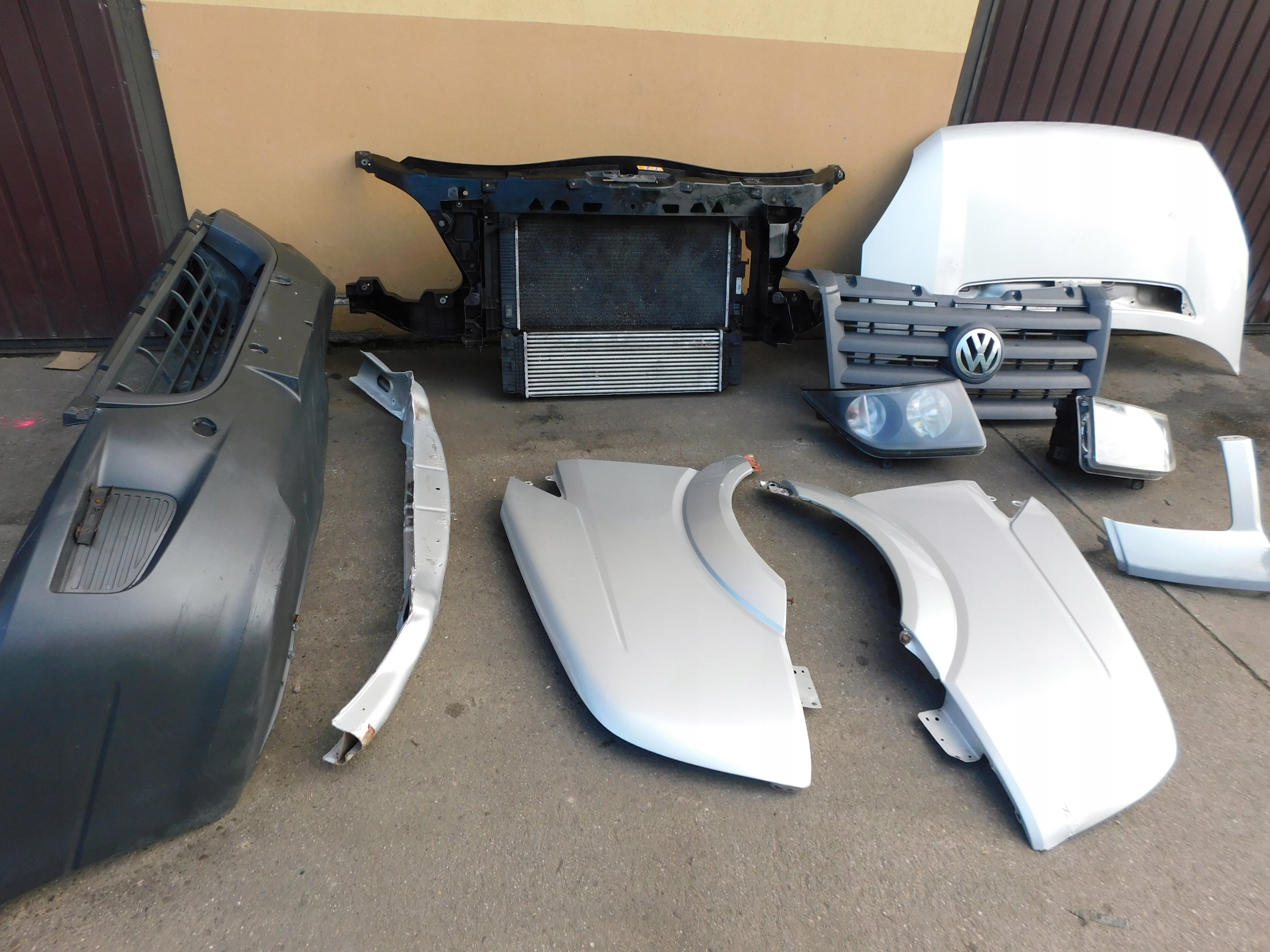 front complete bonnet radiator bumper lights fenders VW Crafter 2.5
