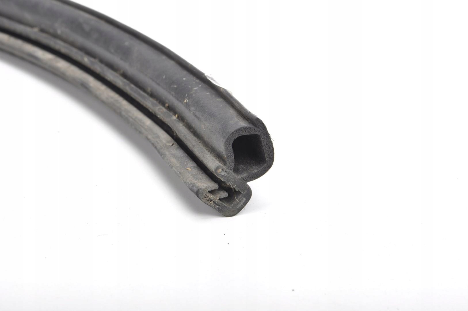 ASTON MARTIN DB11 USZCZELKA BŁOTNIKA LEWA Producent części Inny