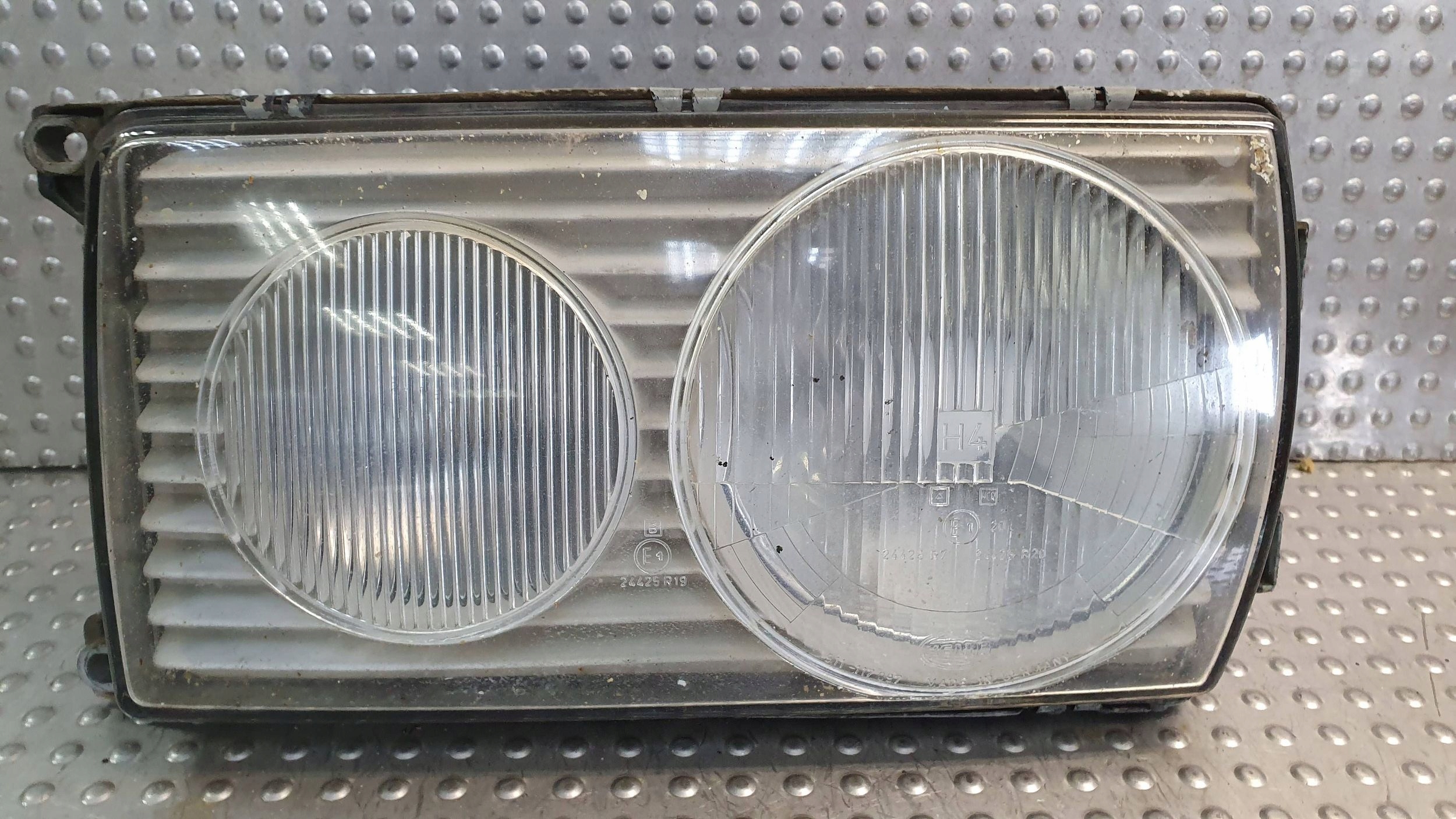 light front left MERCEDES W123 75