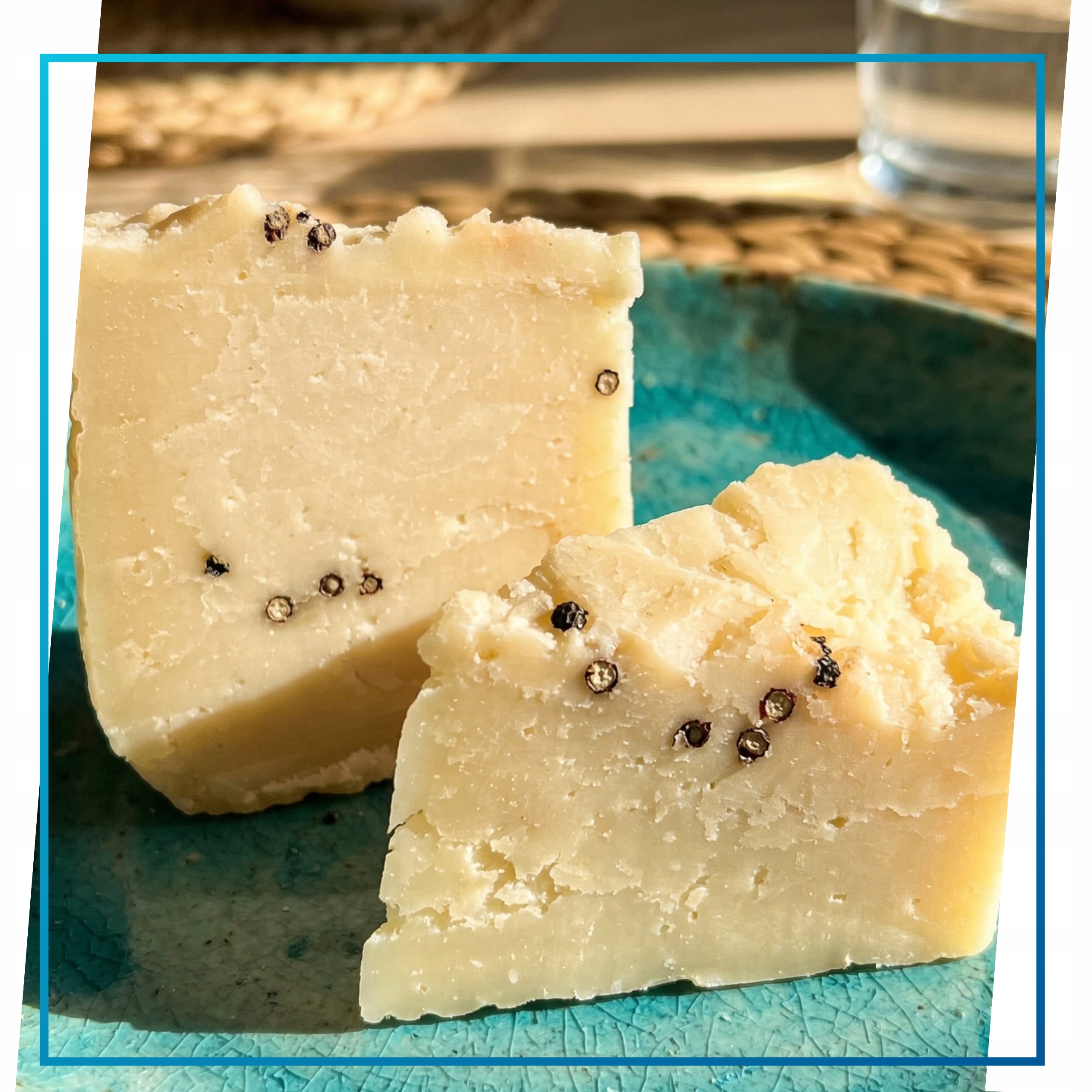 Włoski Ser Pecorino Pepato Dojrzewający Twardy Z Pieprzem 500g Smak Flomaro