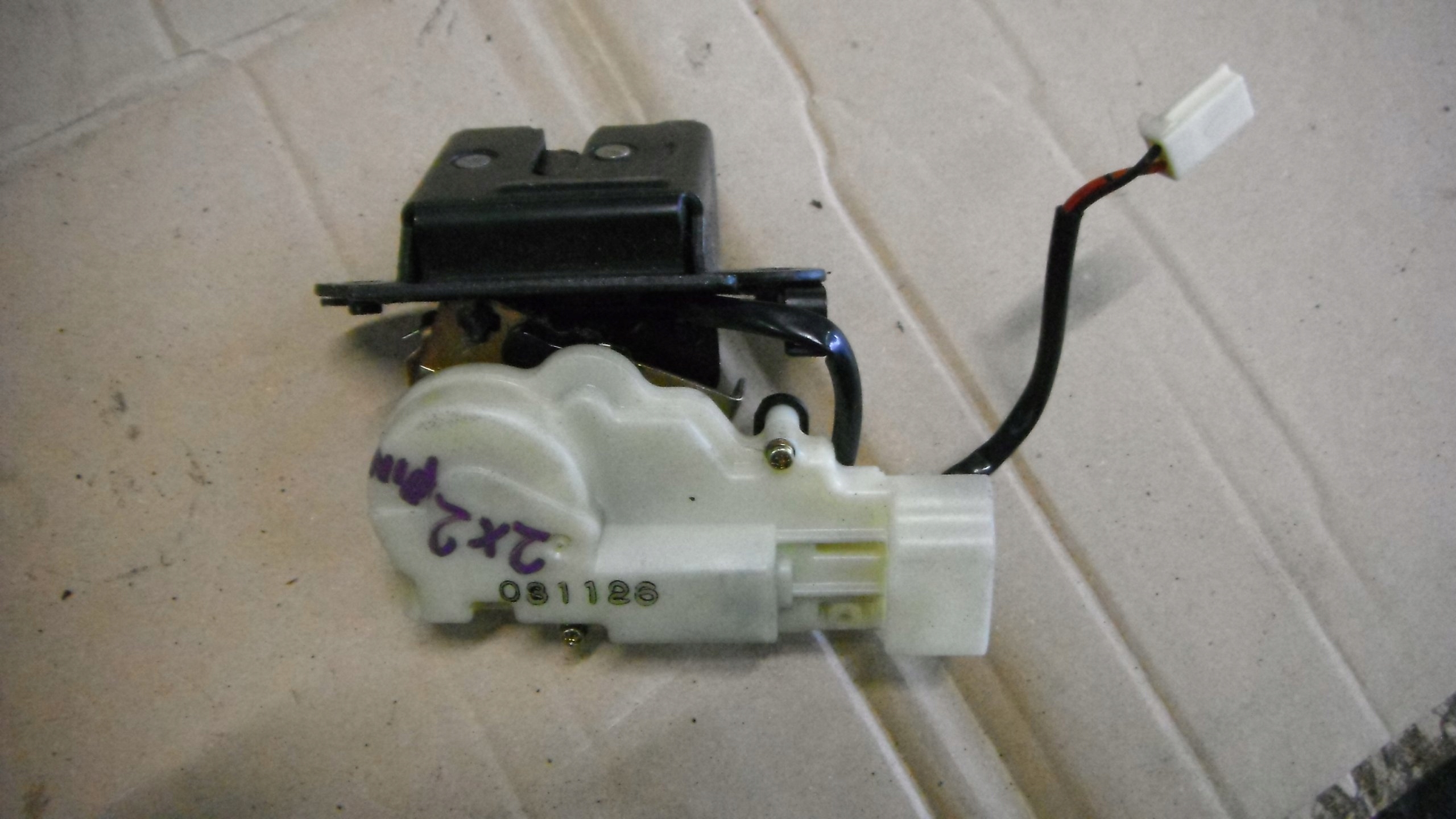 MAZDA MPV 99-06 ZAMEK KLAPY TYLNEJ