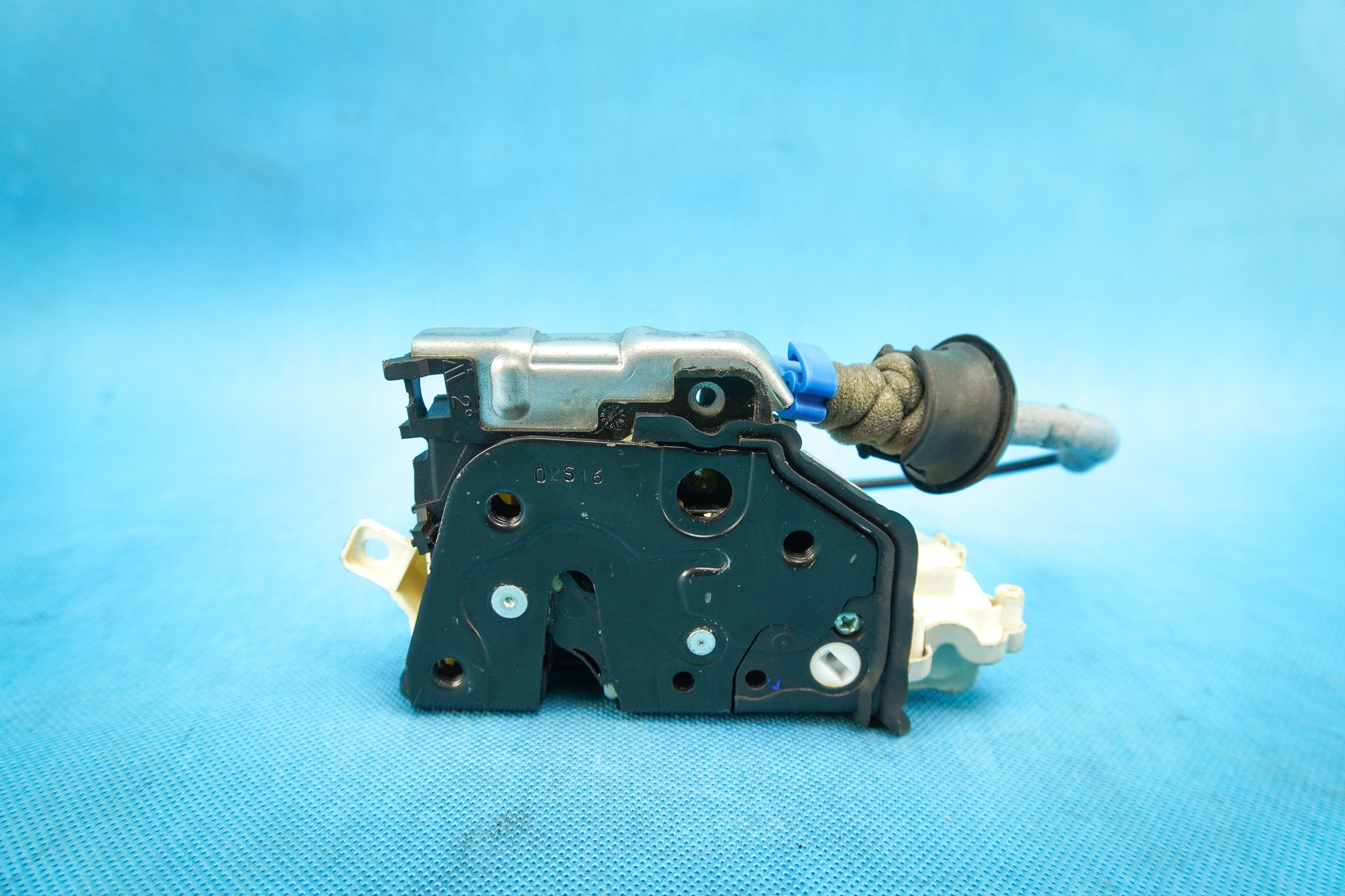 lock door left rear part Audi A3 A6 A7 Q7 4G0839015C