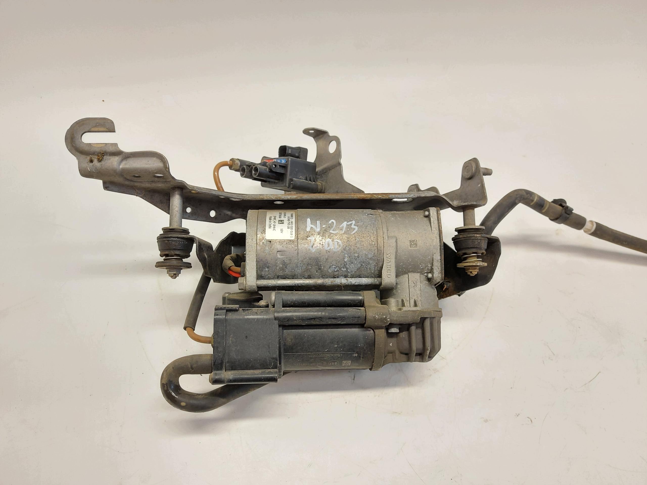 MERCEDES W213 E300de luftfederung kompressor pneumatycznego A2133200004
