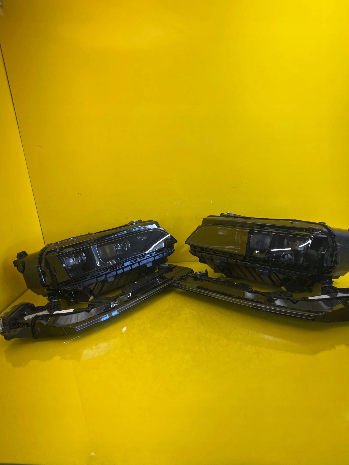 light right left Rolls-Royce Spectre 5A79533-01 5A79534-01 5A16546 5A16545