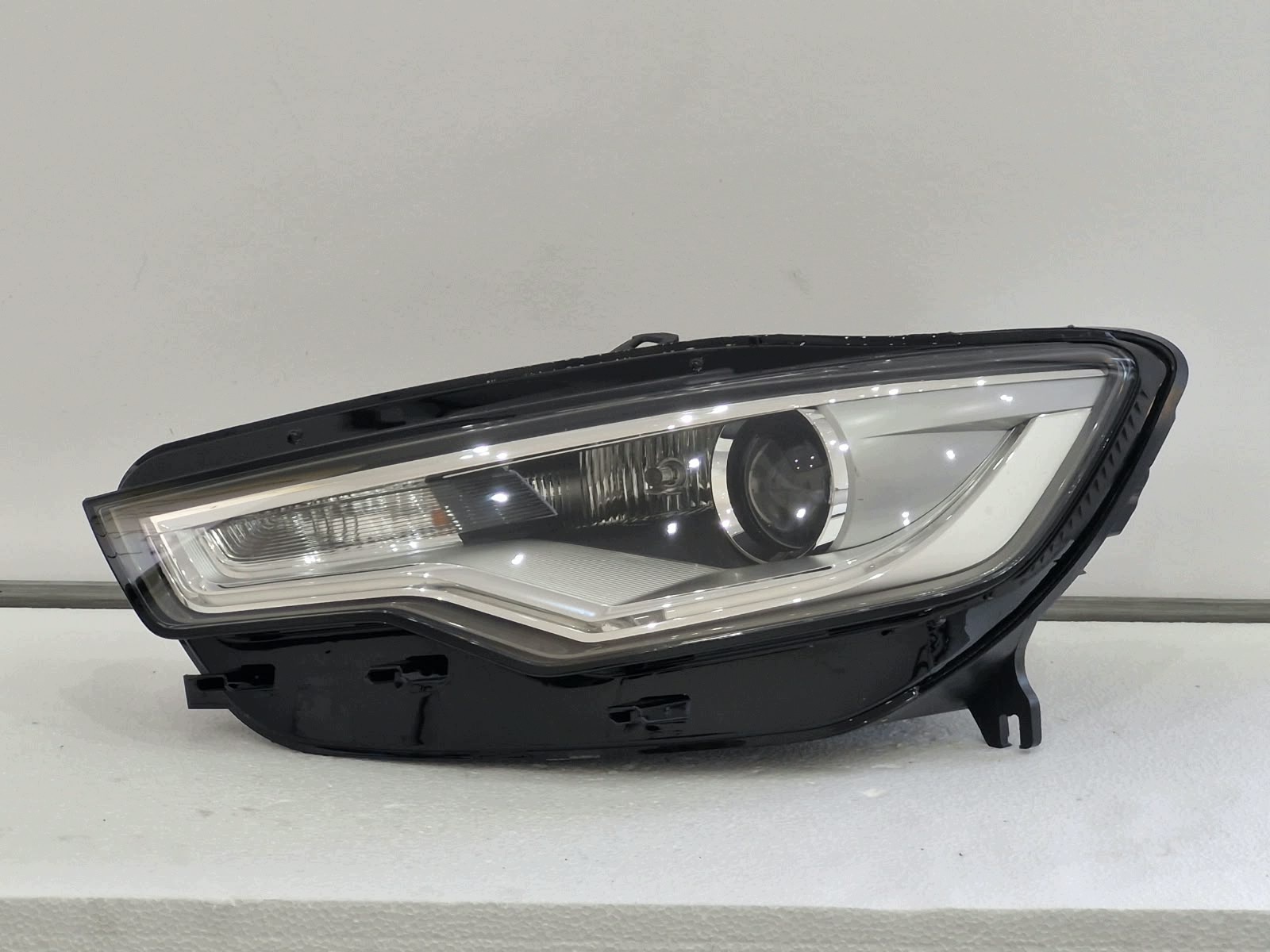 light left Audi A6 4G Bi-Xenon LED