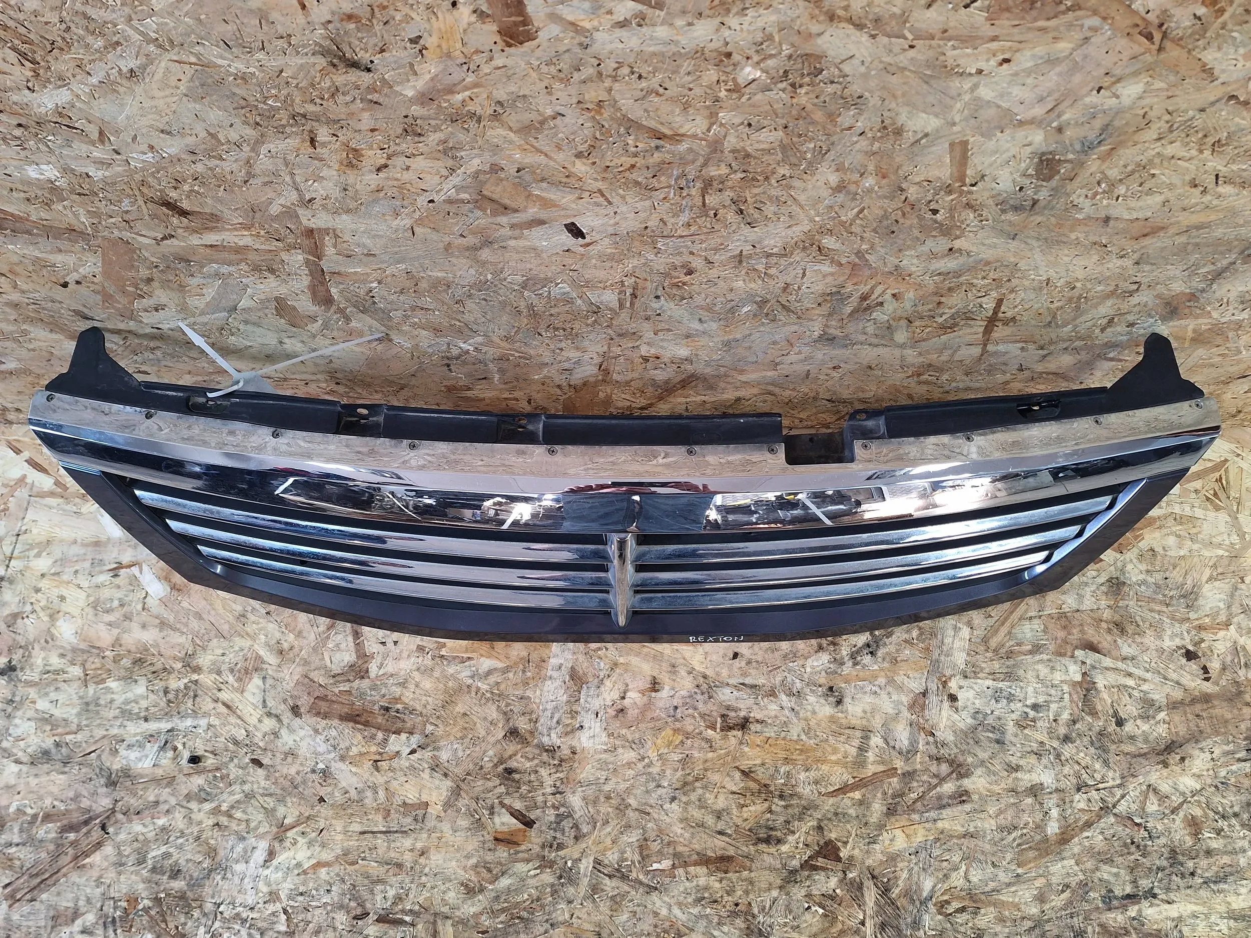GRILLE 79460-08000 SSANGYONG REXTON 04