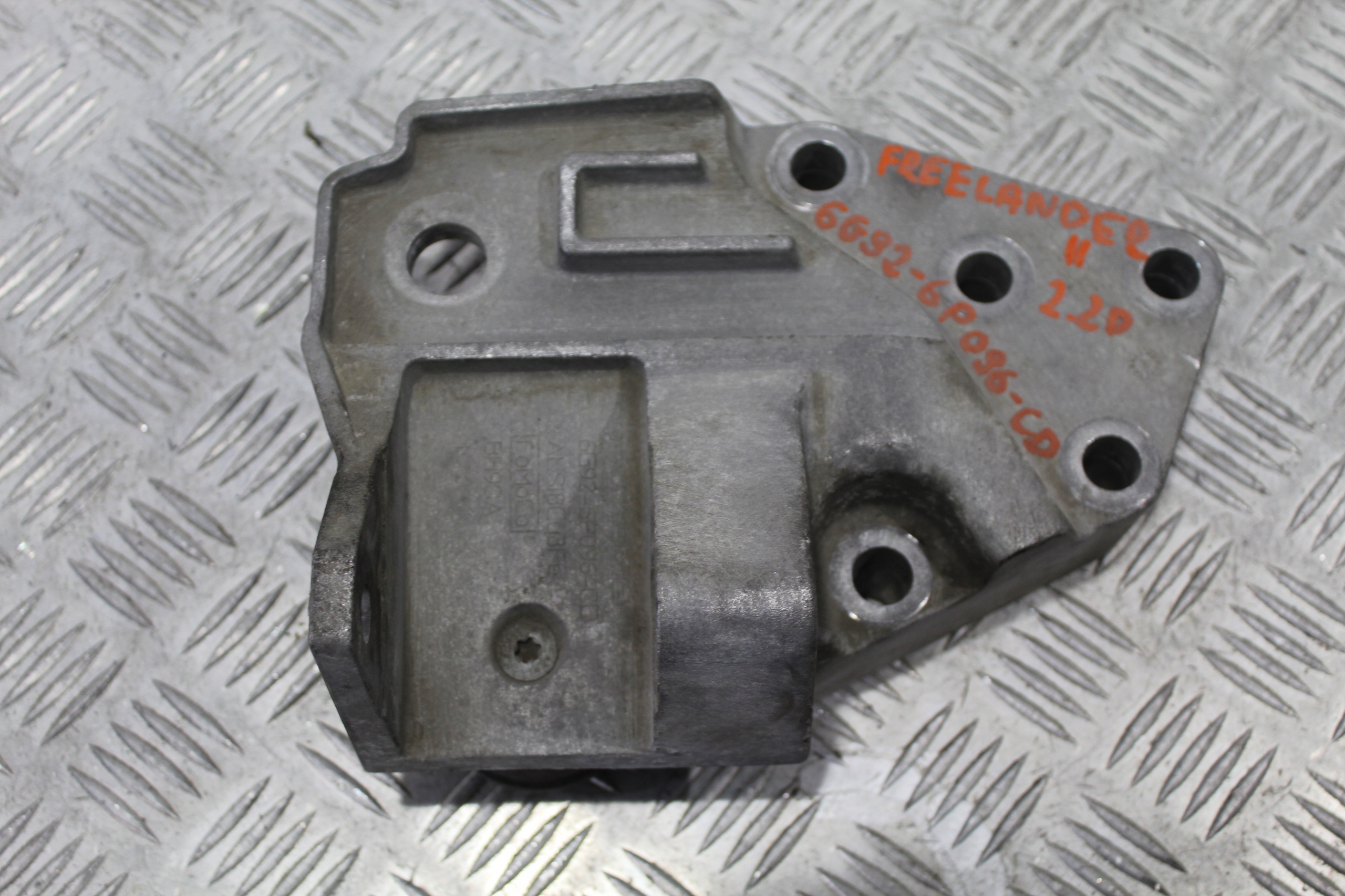 SUPPORT SUPPORT PLAQUE FREELANDER II 6G92-6P096-CD