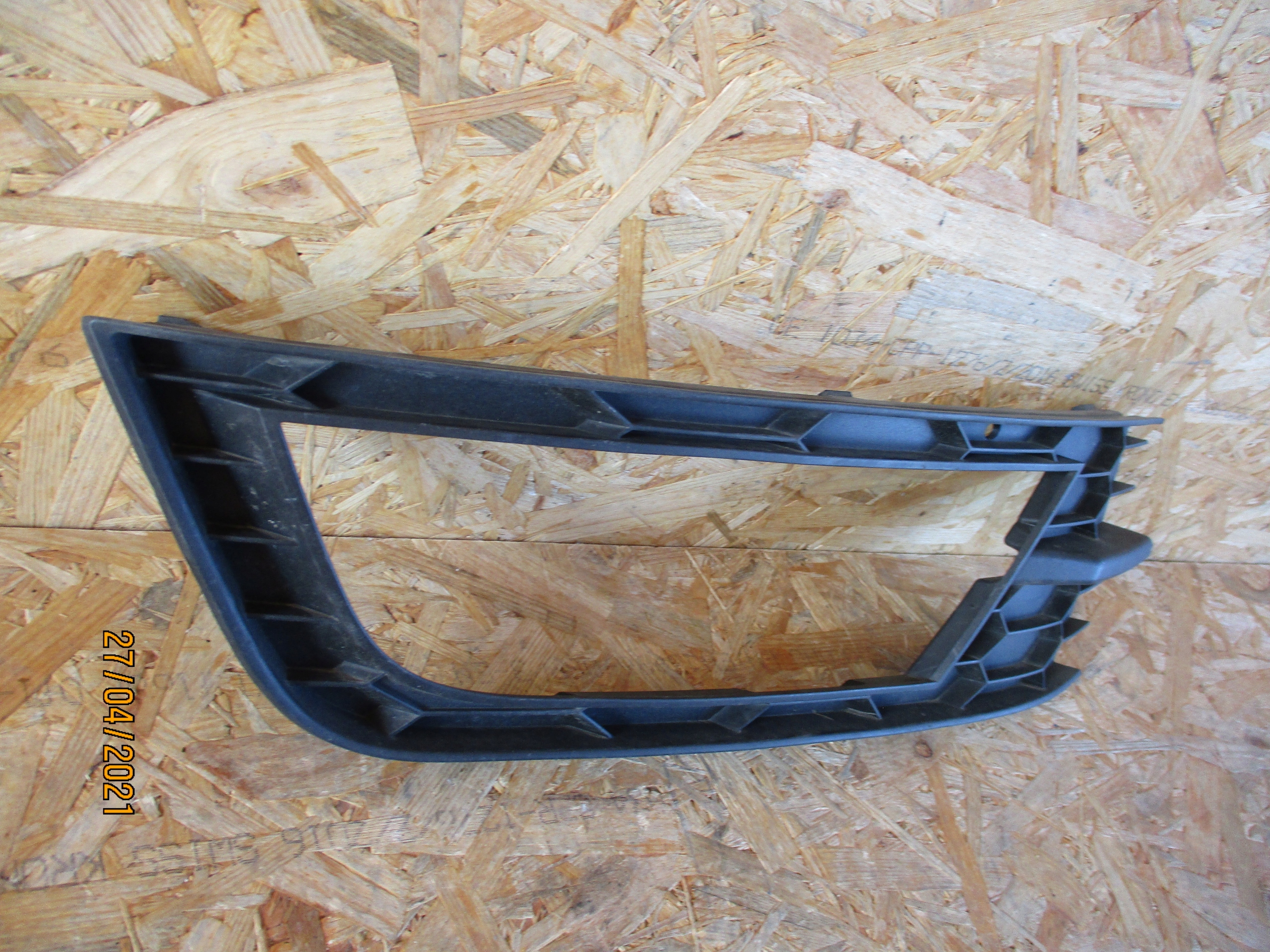 LÜFTUNGSGITTER RECHTS DER STOSSSTANGE SKODA OCTAVIA III 5E0807682