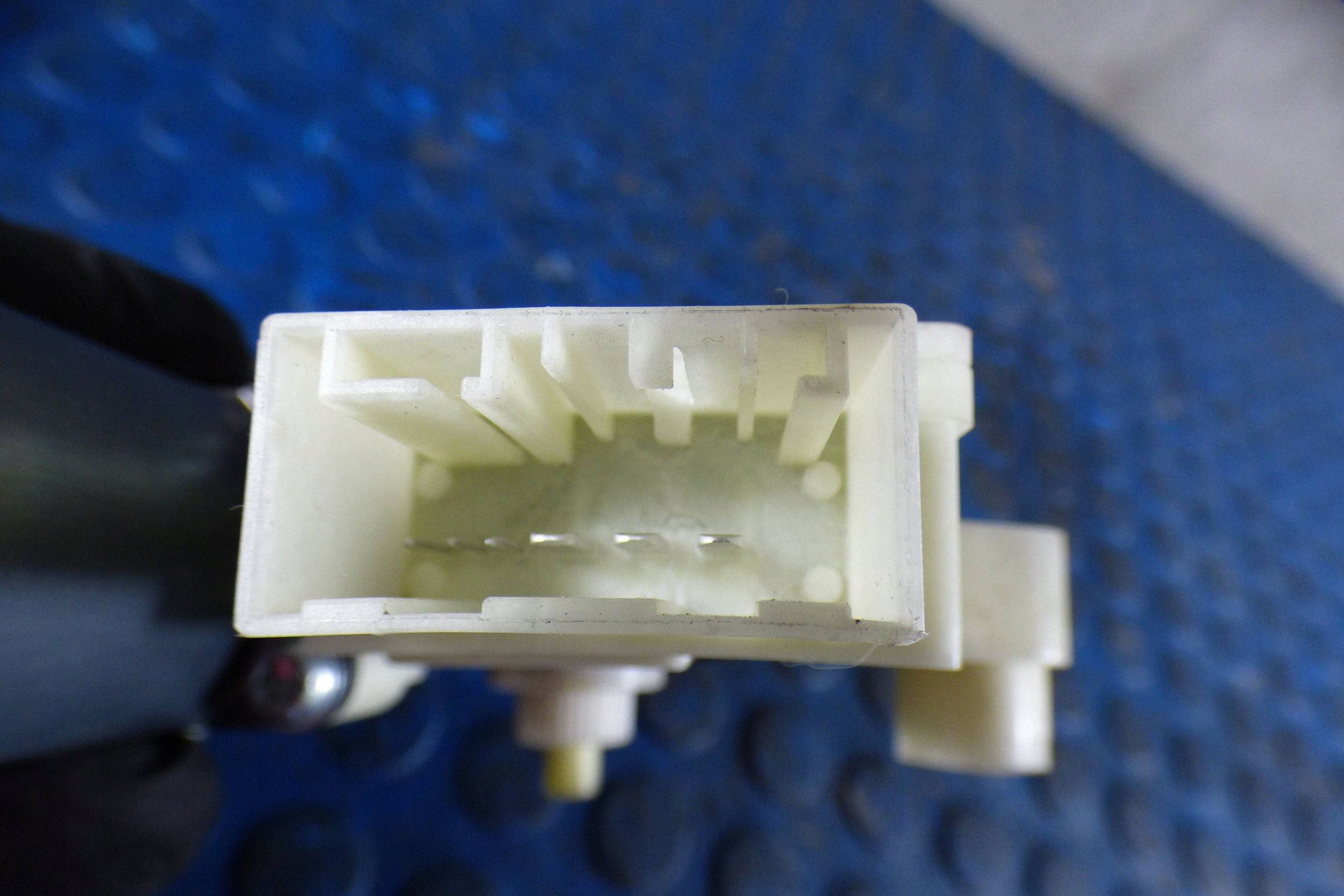Skoda Rapid mini motor windows 5JA959812F right front 6 PIN