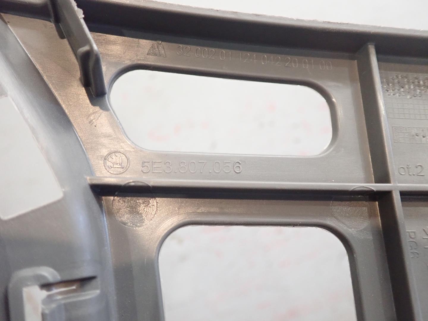 bumper bracket right front SKODA OCTAVIA IV 2020- 5E3807056