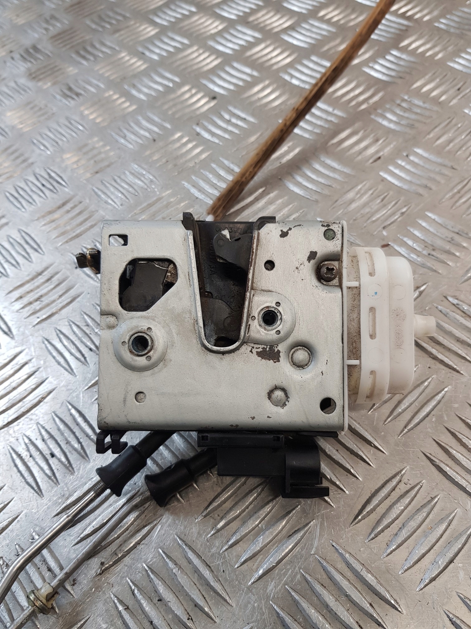 lock door right front 8D1837016E AUDI A4 B5 EUROPA