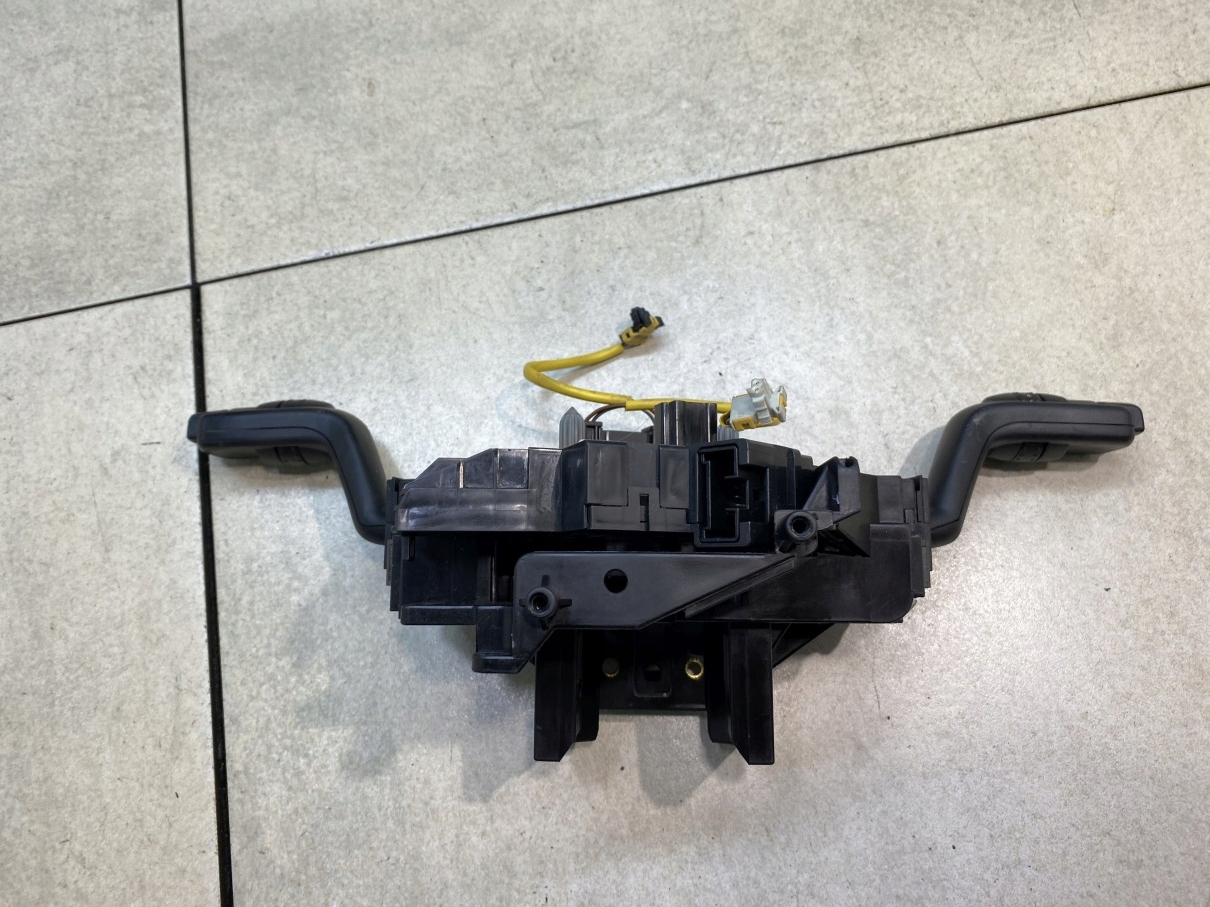 steering wheel levers and controls FOCUS C-MAX 3M5T13N064DG