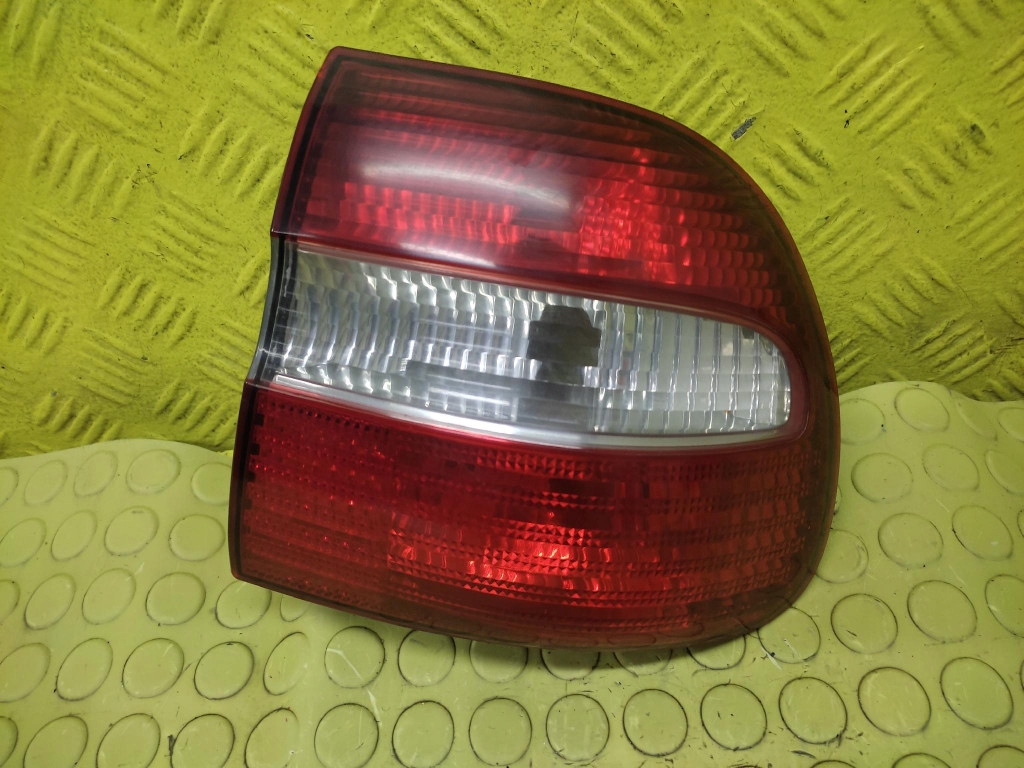 VOLVO V70 light left rear part